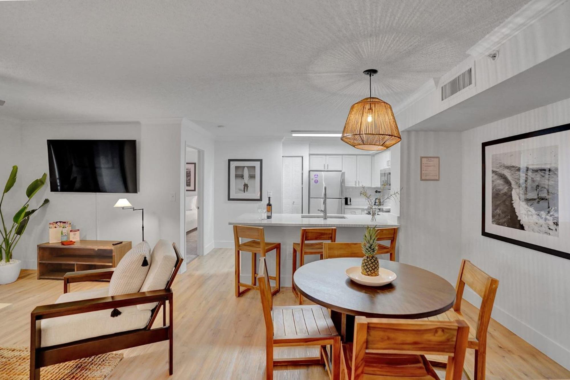 Stylish Modern Apartments at Gables Grand Plaza in Miami