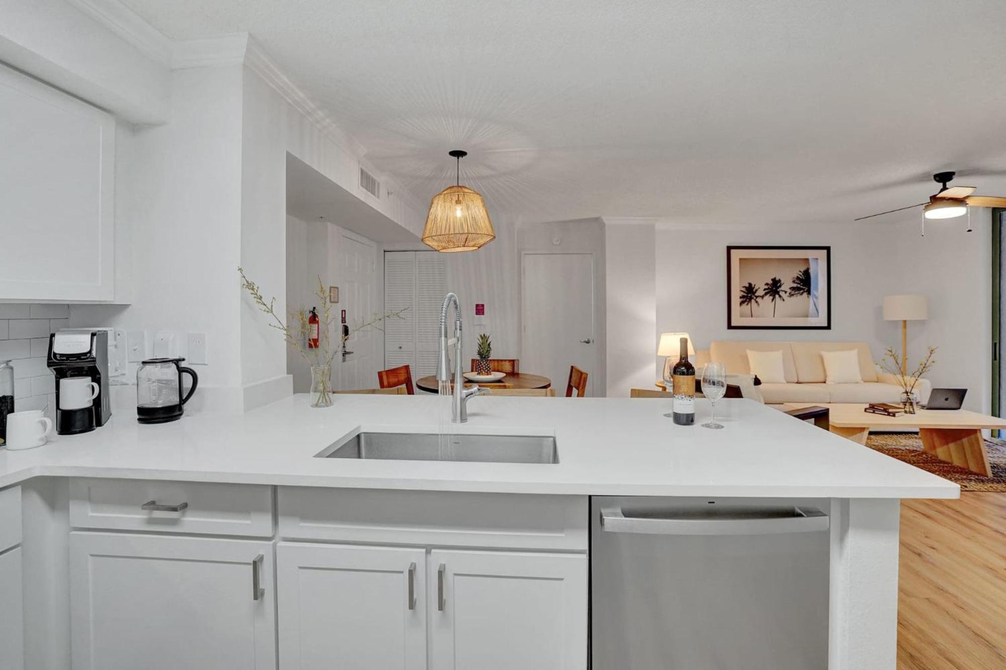 Stylish Modern Apartments at Gables Grand Plaza in Miami