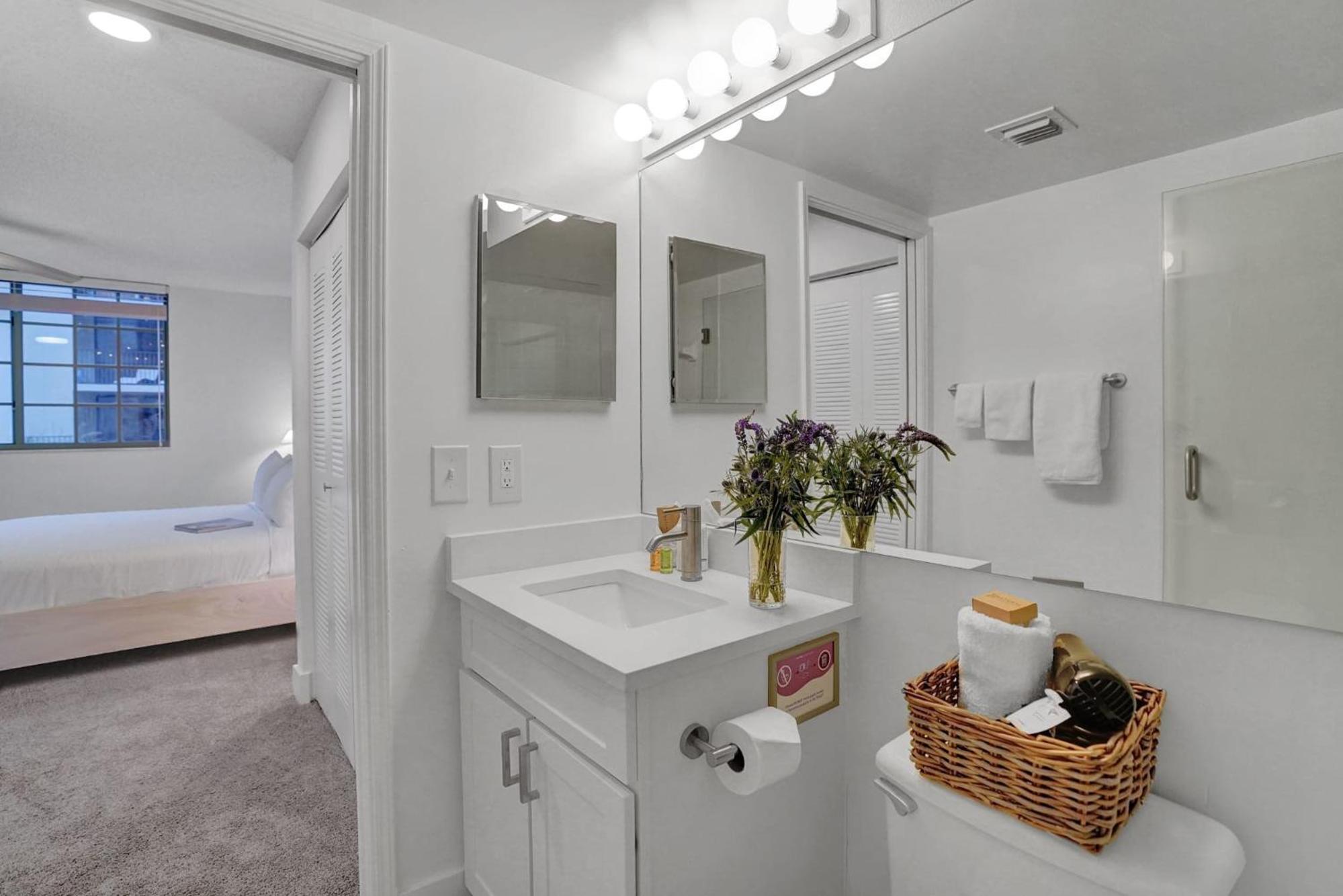 Stylish Modern Apartments at Gables Grand Plaza in Miami