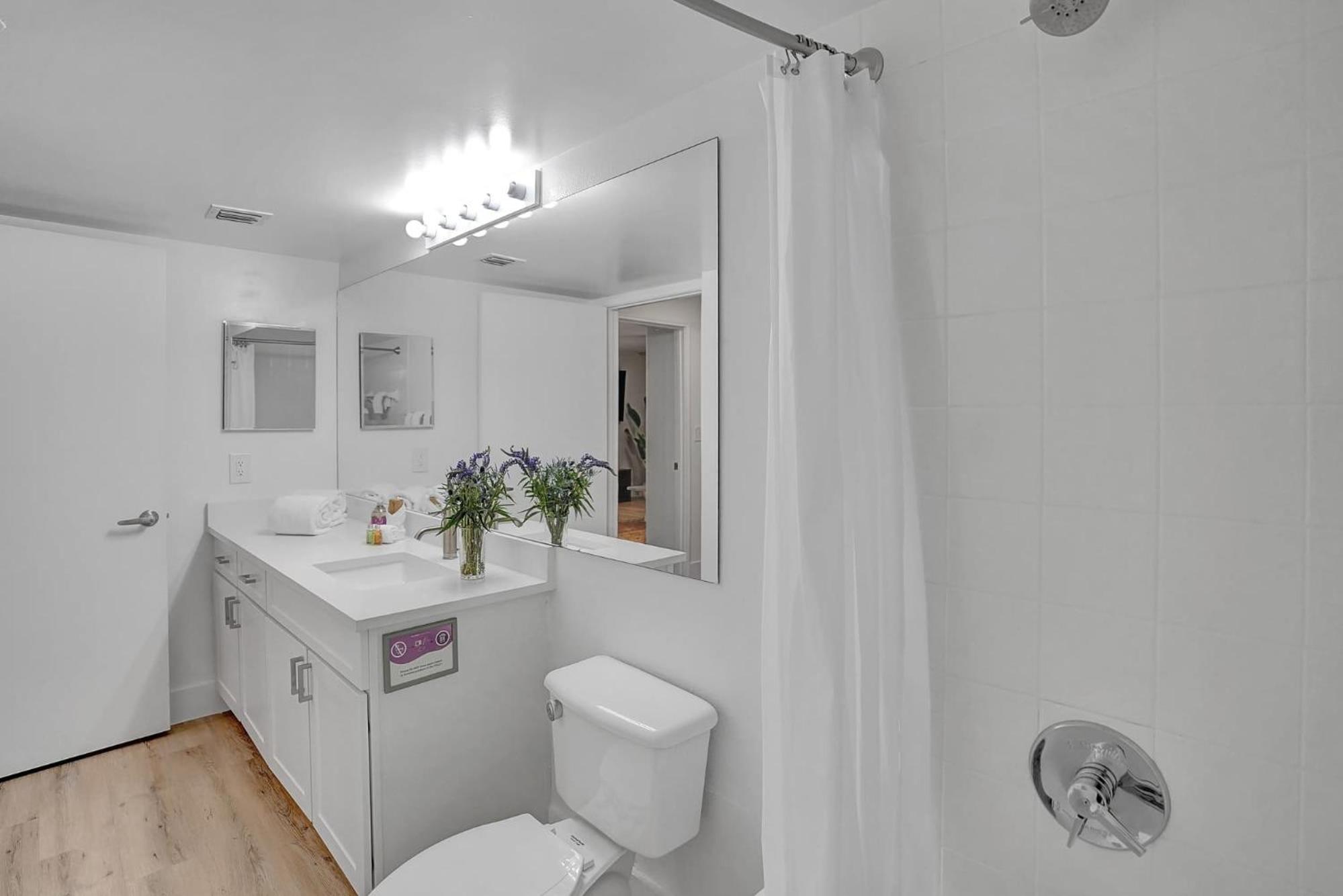 Stylish Modern Apartments at Gables Grand Plaza in Miami