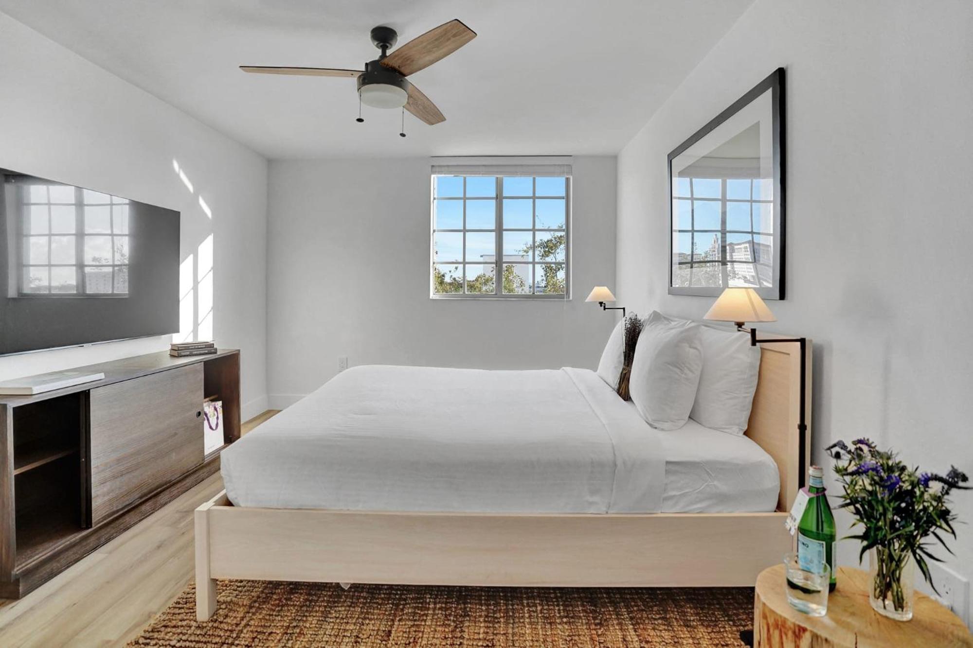 Stylish Modern Apartments at Gables Grand Plaza in Miami