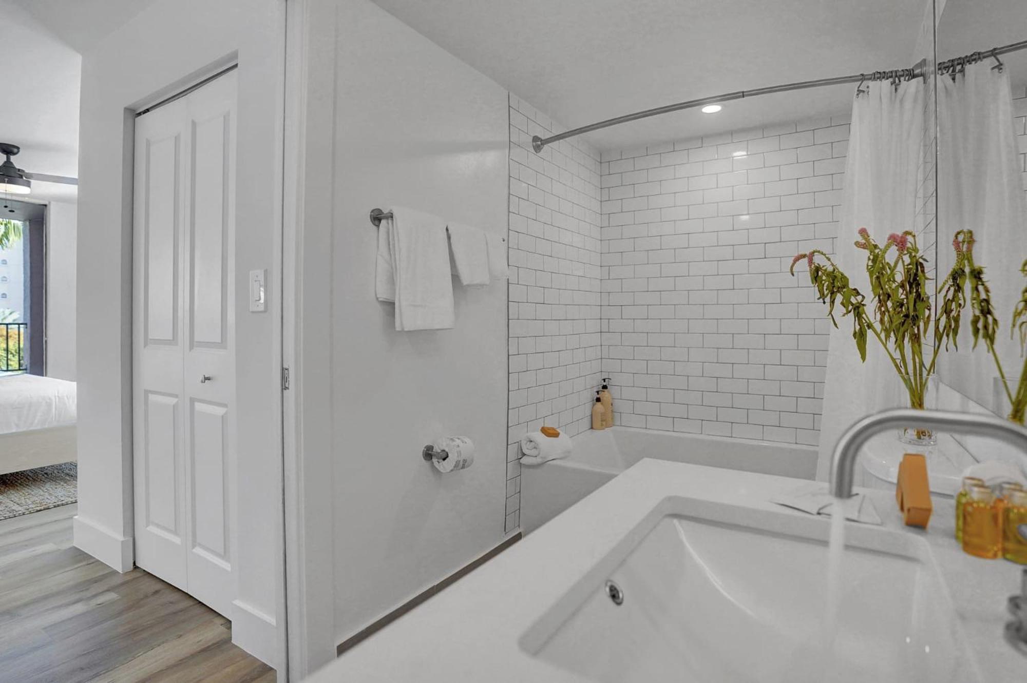 Stylish Modern Apartments at Gables Grand Plaza in Miami