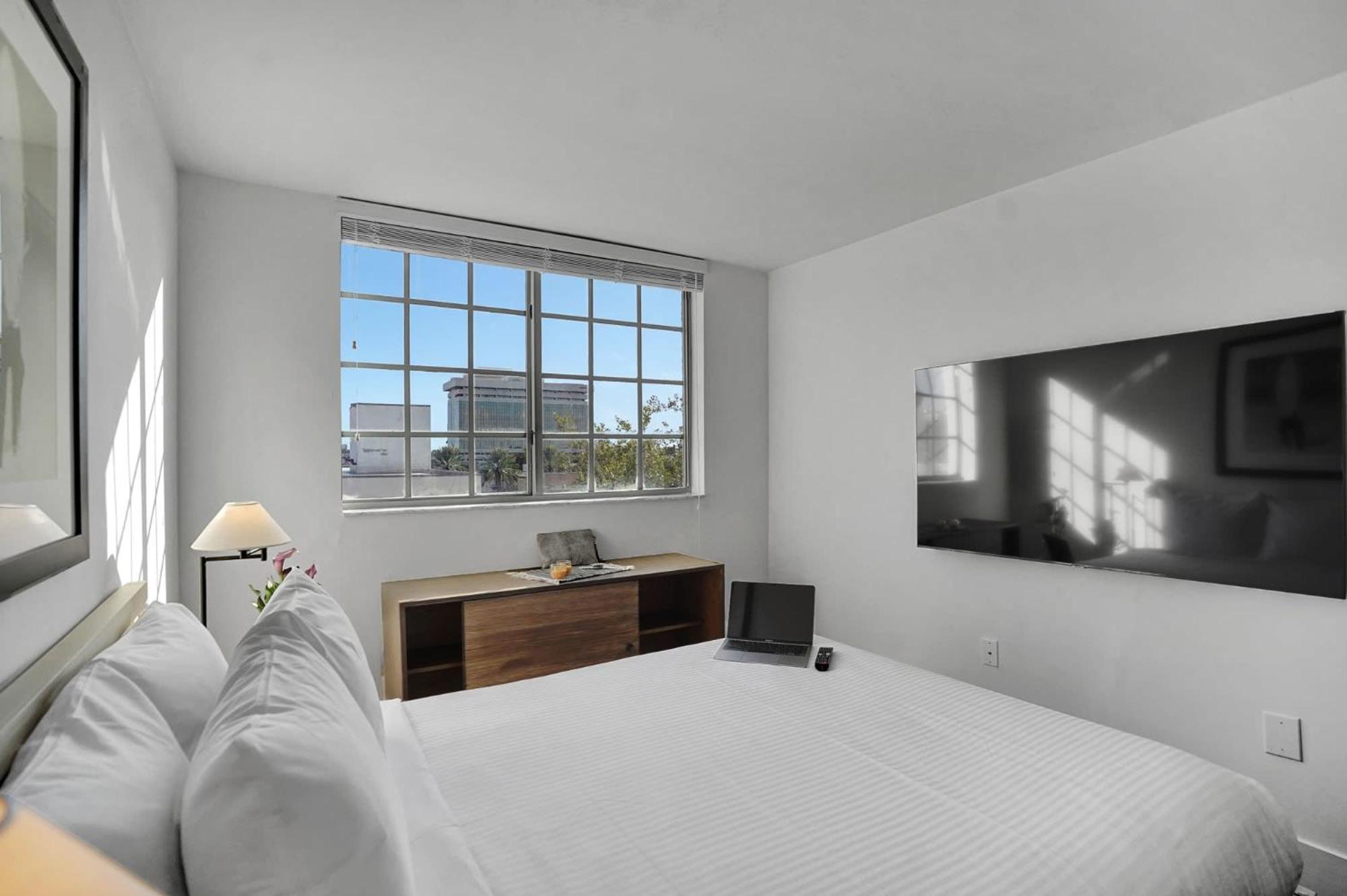 Stylish Modern Apartments at Gables Grand Plaza in Miami