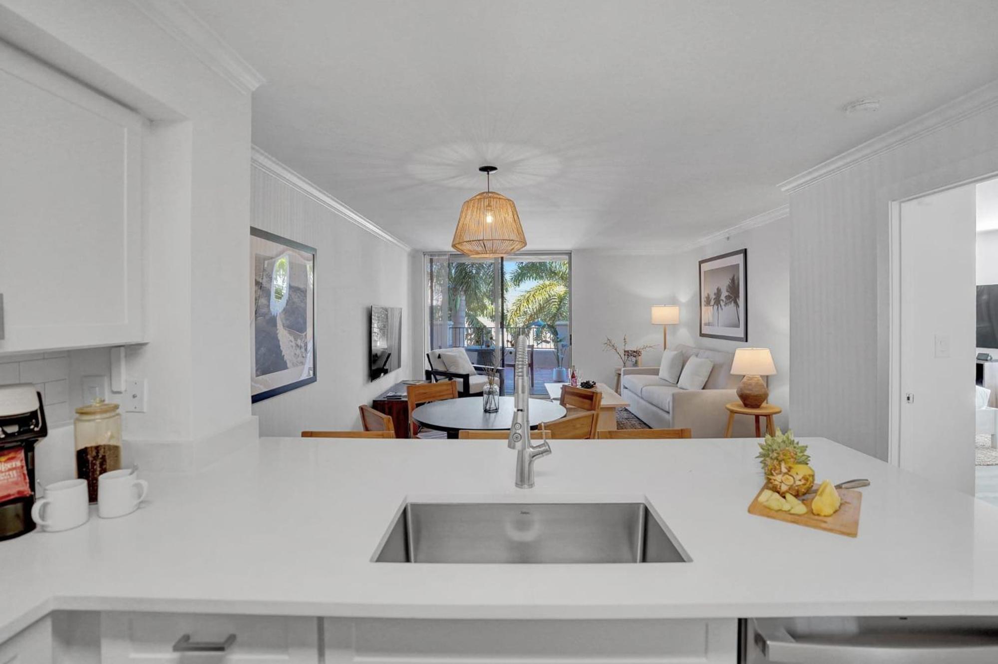Stylish Modern Apartments at Gables Grand Plaza in Miami
