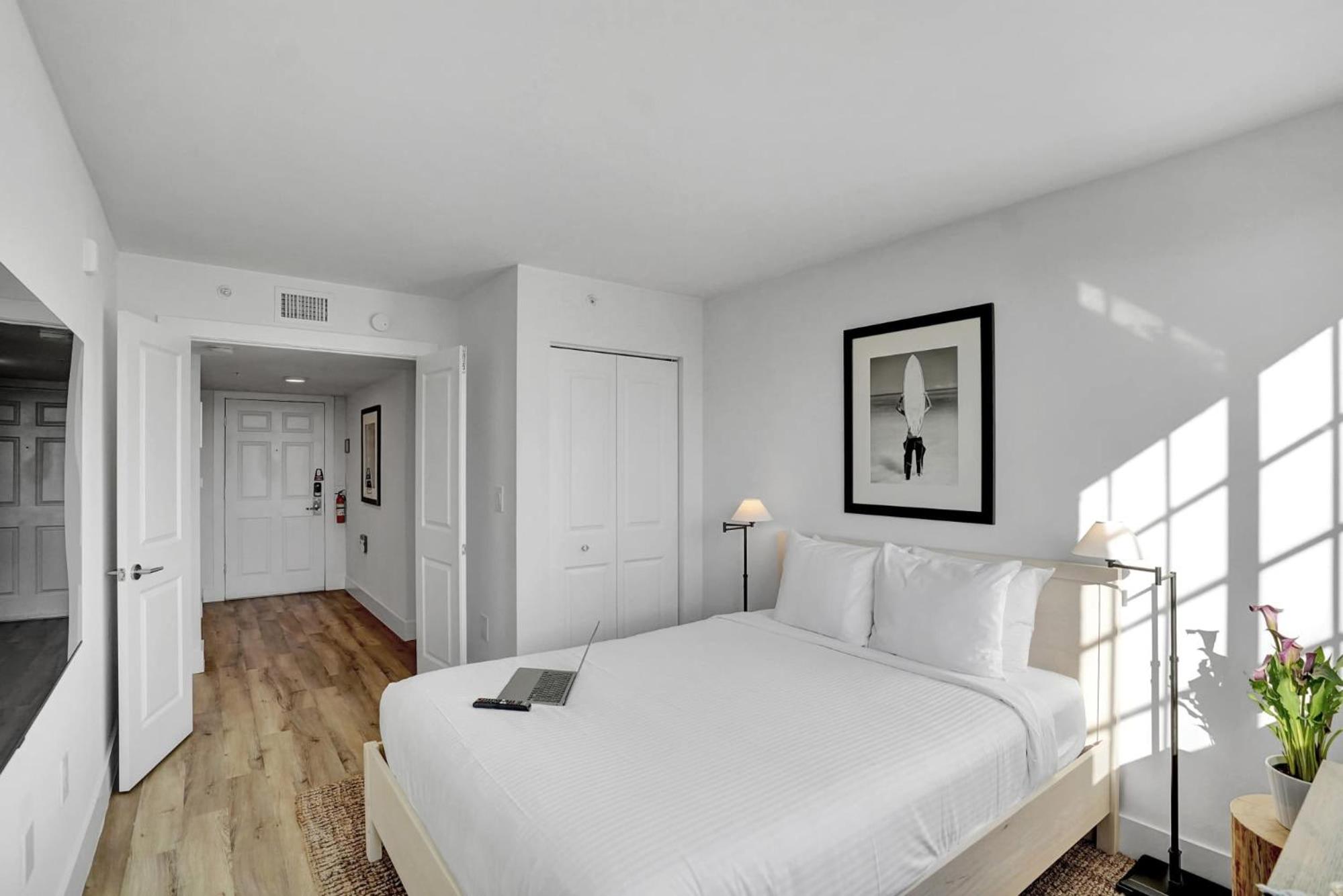Stylish Modern Apartments at Gables Grand Plaza in Miami