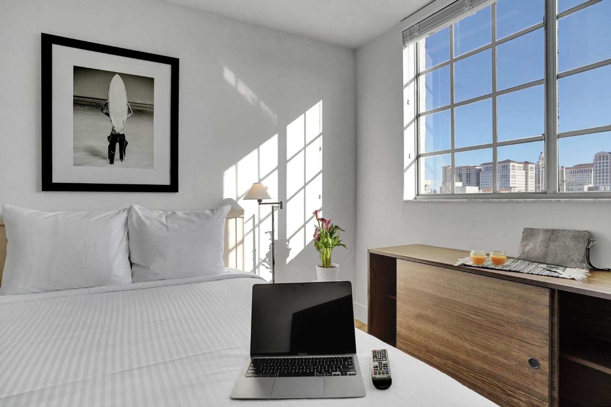 Stylish Modern Apartments at Gables Grand Plaza in Miami