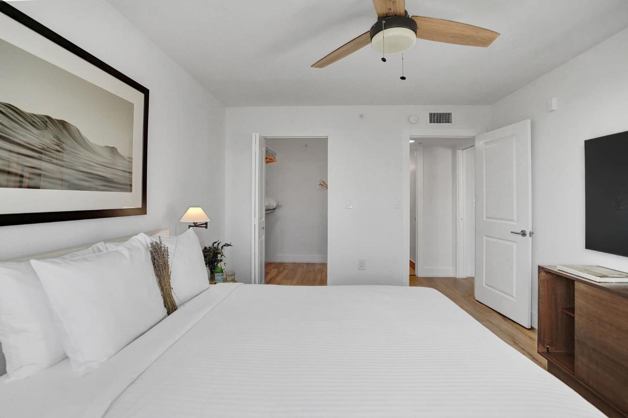 Stylish Modern Apartments at Gables Grand Plaza in Miami