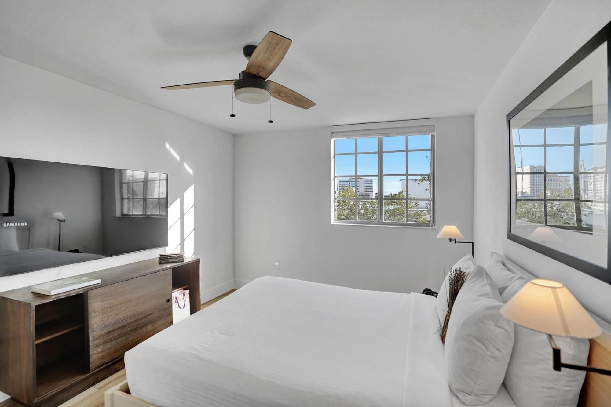Stylish Modern Apartments at Gables Grand Plaza in Miami
