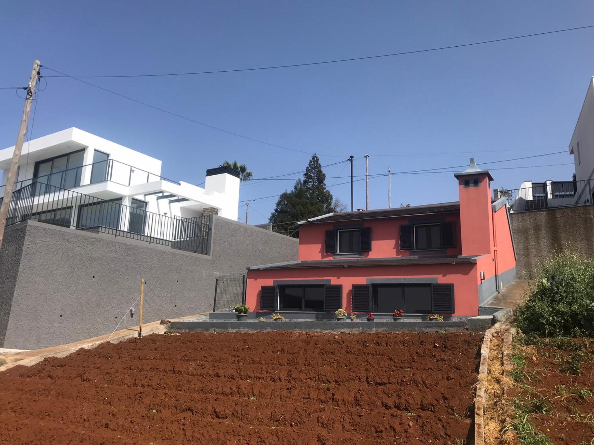 Palheirinho da Achada view 3