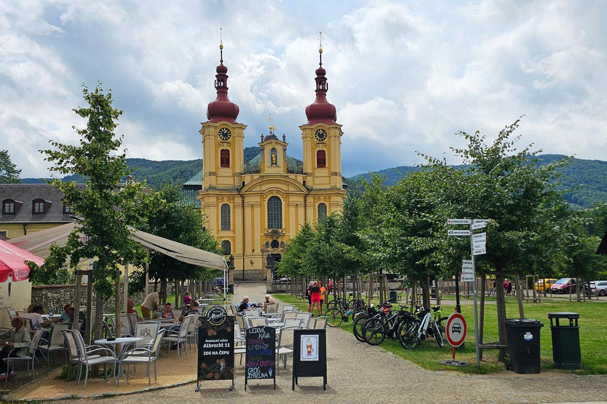 ENJOYHARRACHOV - Atraktivní slunný klimatizovaný apartmán 14 v centru se saunou, parkováním, Wifi-WLAN, SAT, herní konzolí, PC s win 10, Netflix zdarma a m