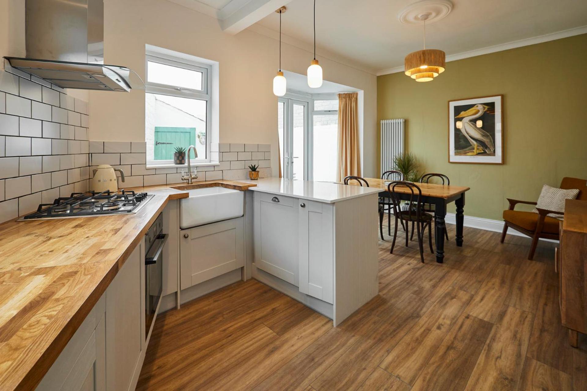 Host & Stay - Sunbeam House view 4