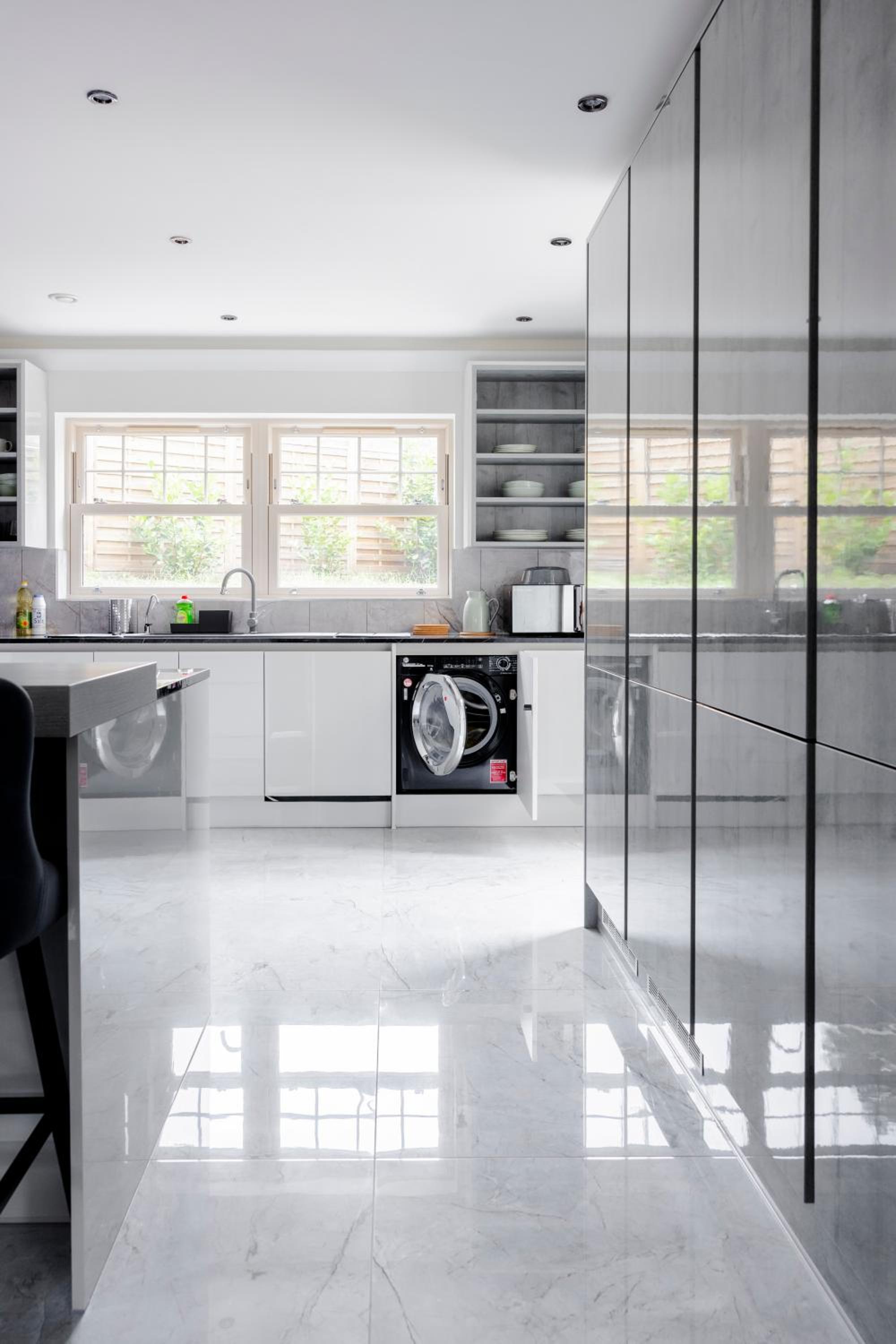 New fully furnished 5 bedroom, 4 bathroom detached houses view 4