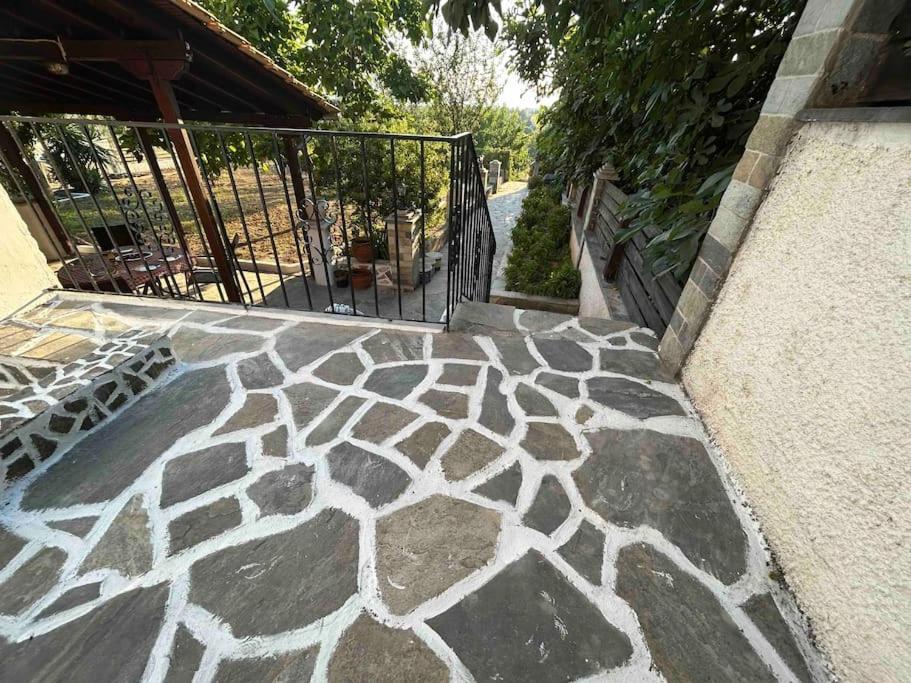 YourLittleMiracle-PanoramicView+FirePit+Garden+BBQ