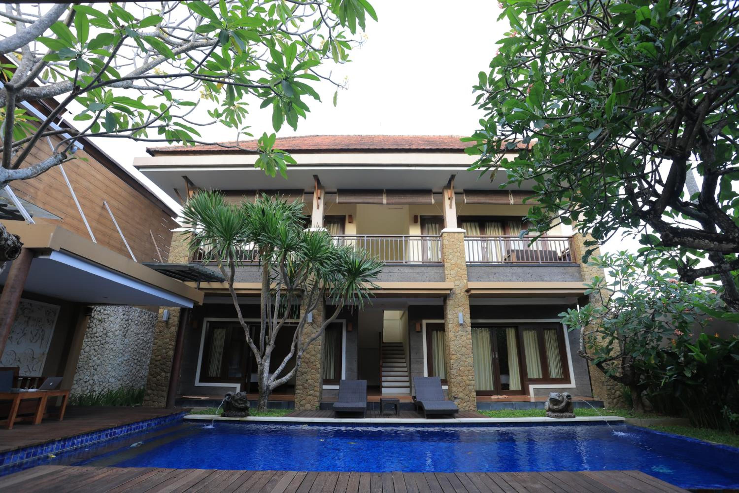 Hotel 4 bedroom villa with pool in the center of Seminyak - Image 1