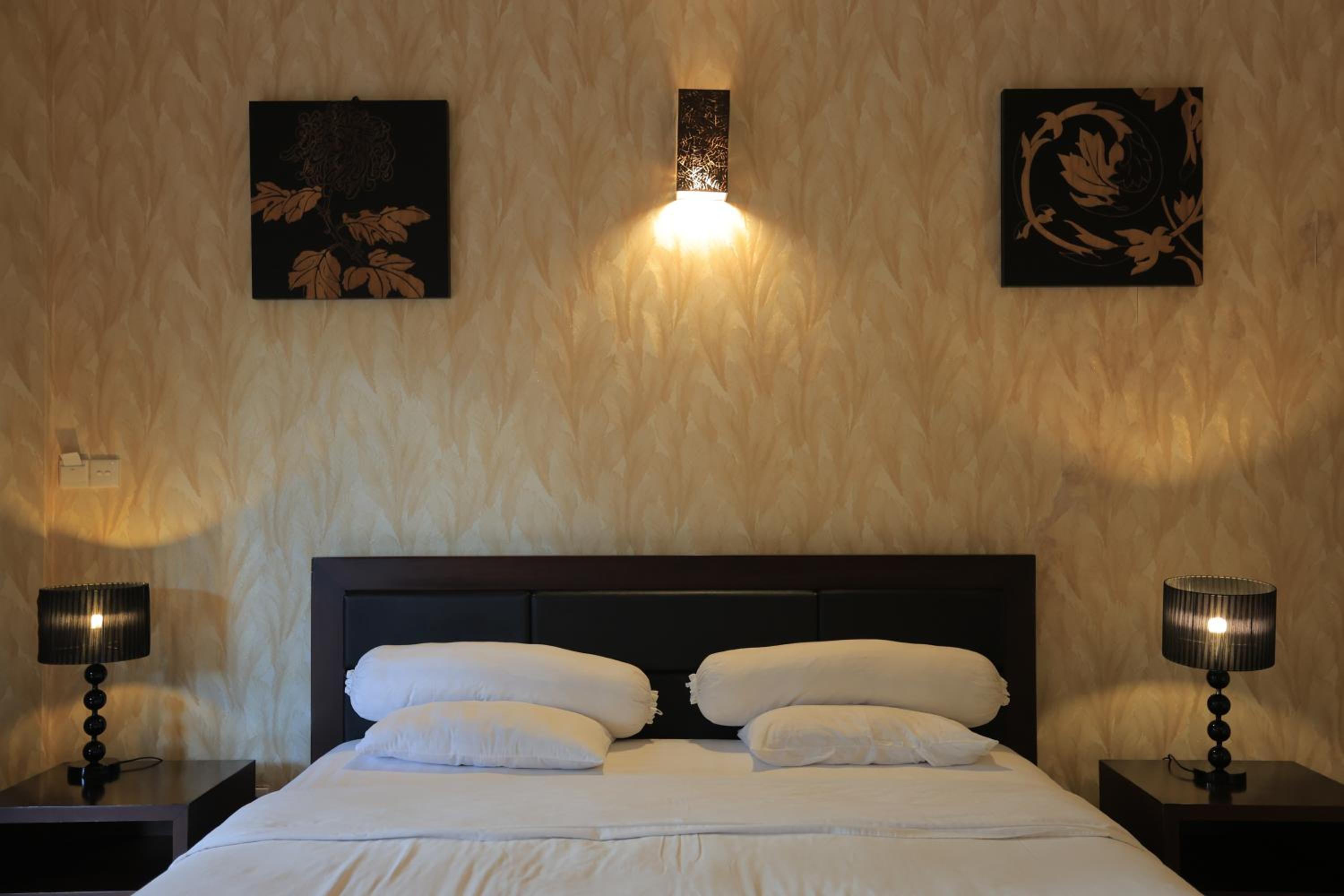 4 bedroom villa with pool in the center of Seminyak