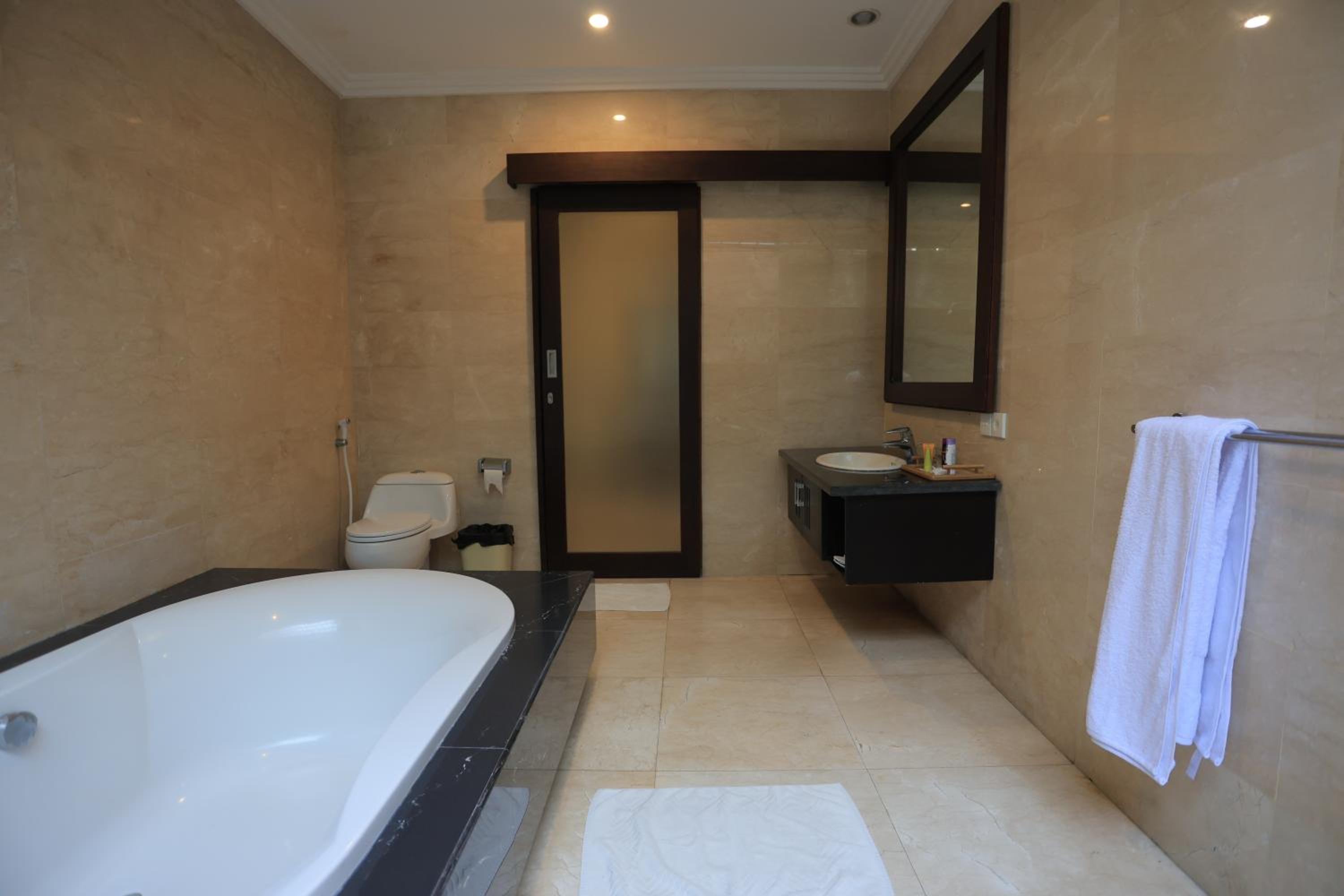 4 bedroom villa with pool in the center of Seminyak