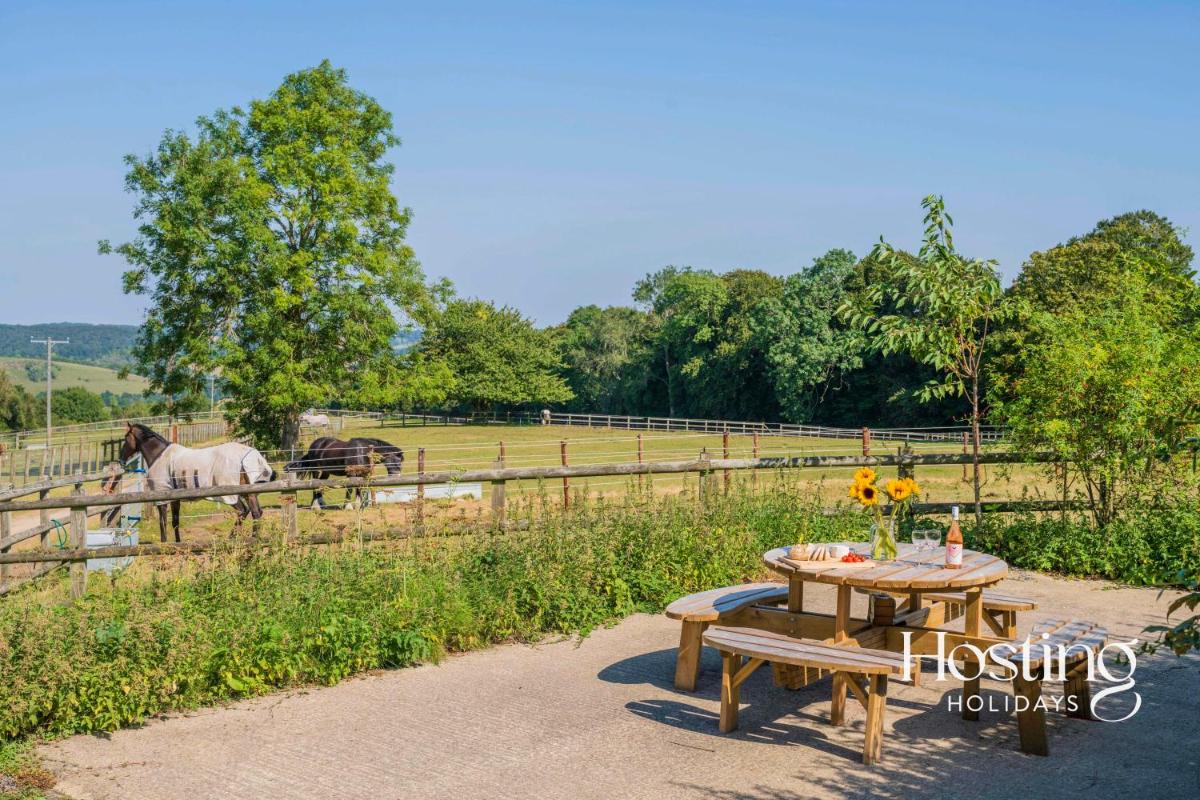 Walkers Hideaway In The Heart Of The Chilterns With Incredible Views view 2