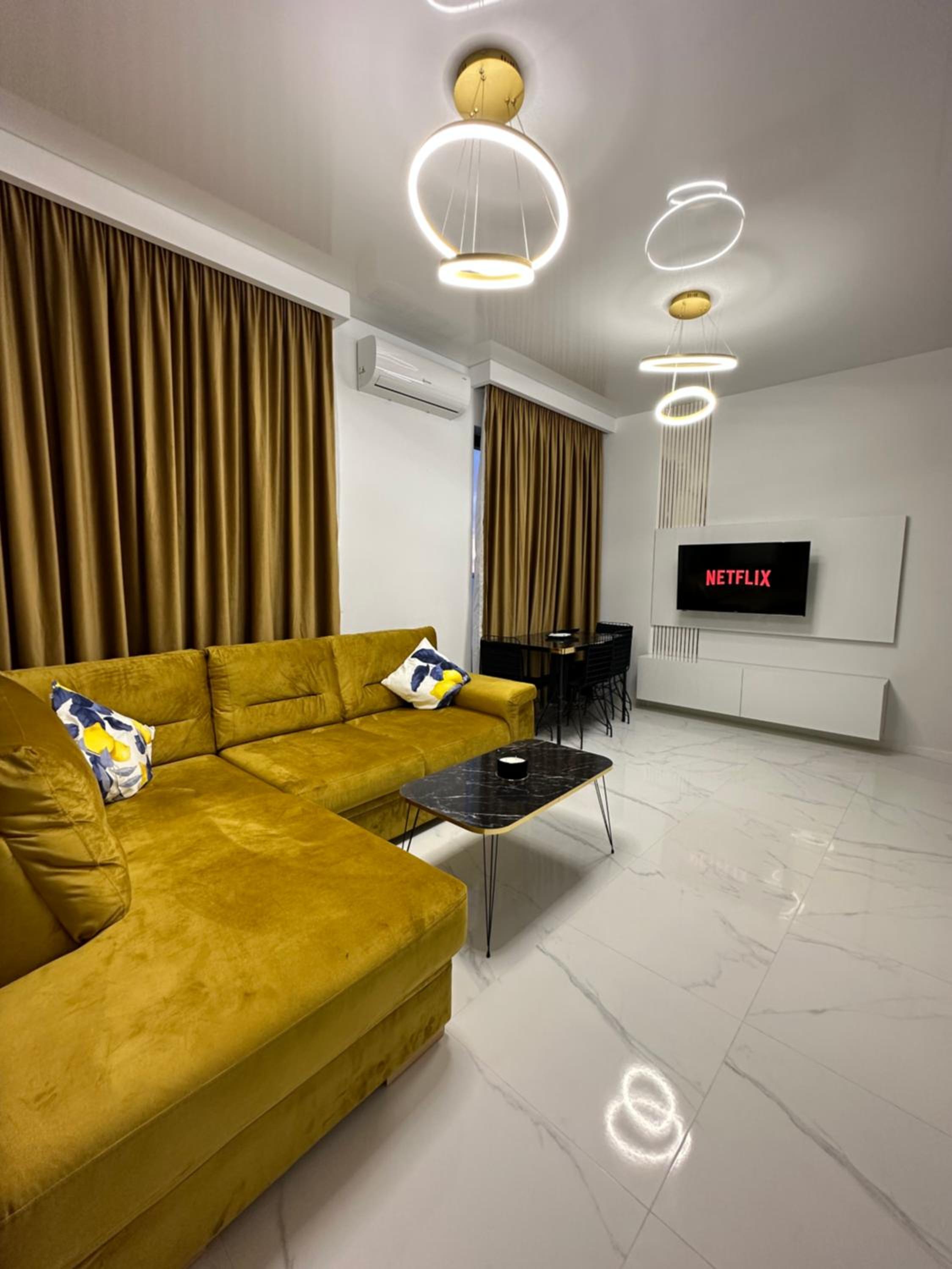 Studio303 by Allegio: Mamaia's Seaside Luxury near finest Clubs & Beaches view 3