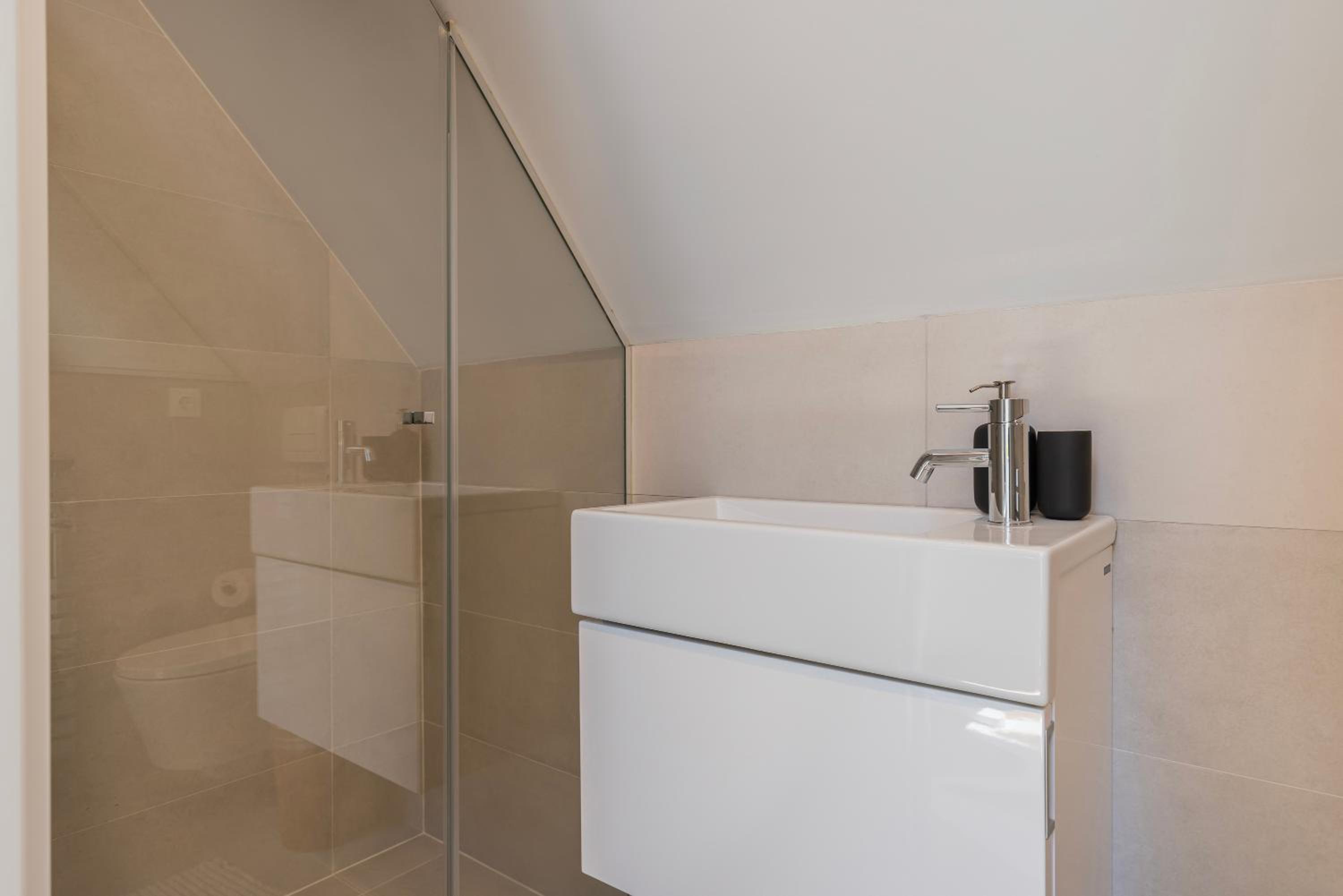 Design 3BDR Duplex W/Balcony by LovelyStay view 3