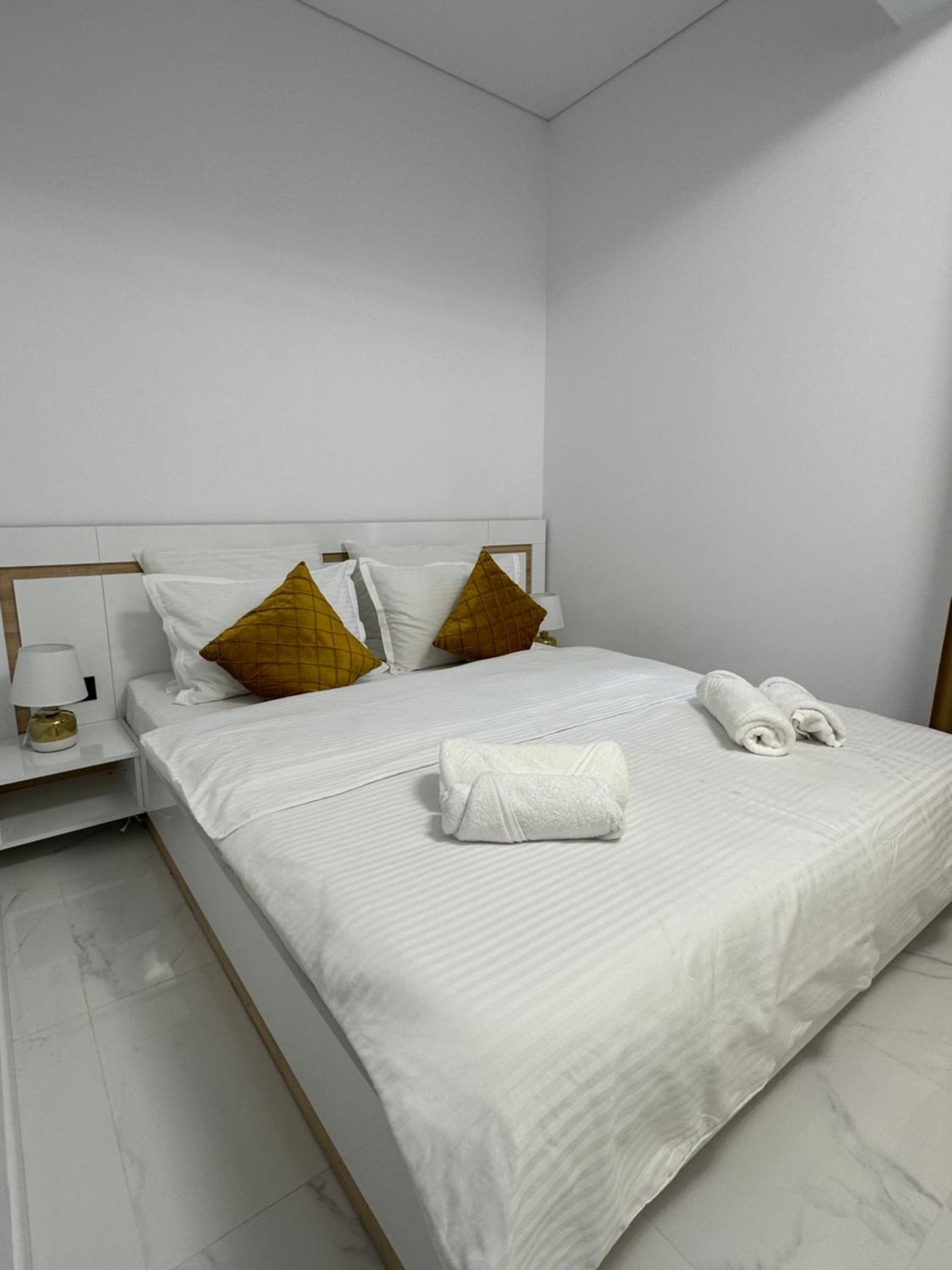 Studio303 by Allegio: Mamaia's Seaside Luxury near finest Clubs & Beaches view 2