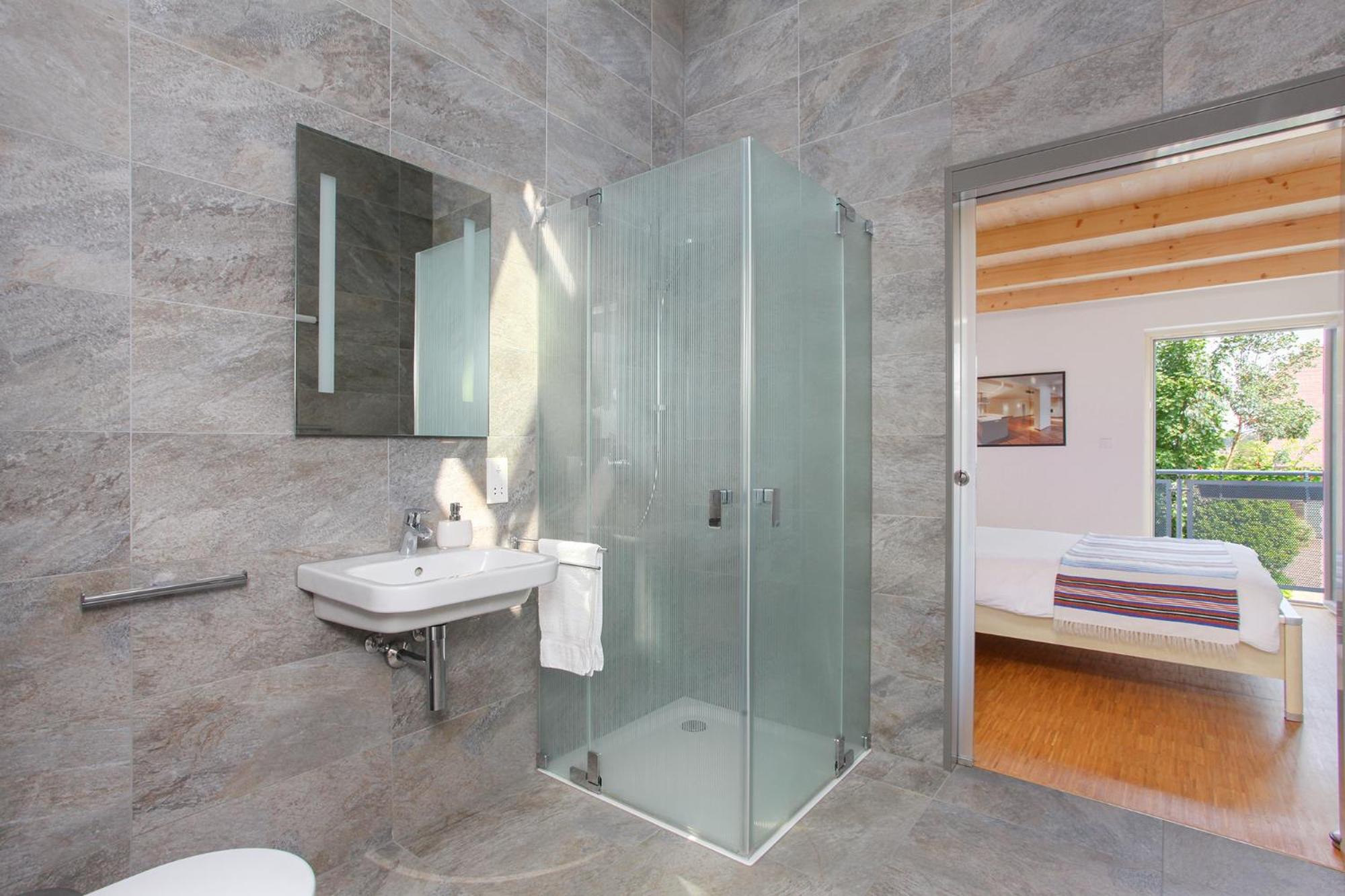 Contemporary bolthole, short walk from City view 2