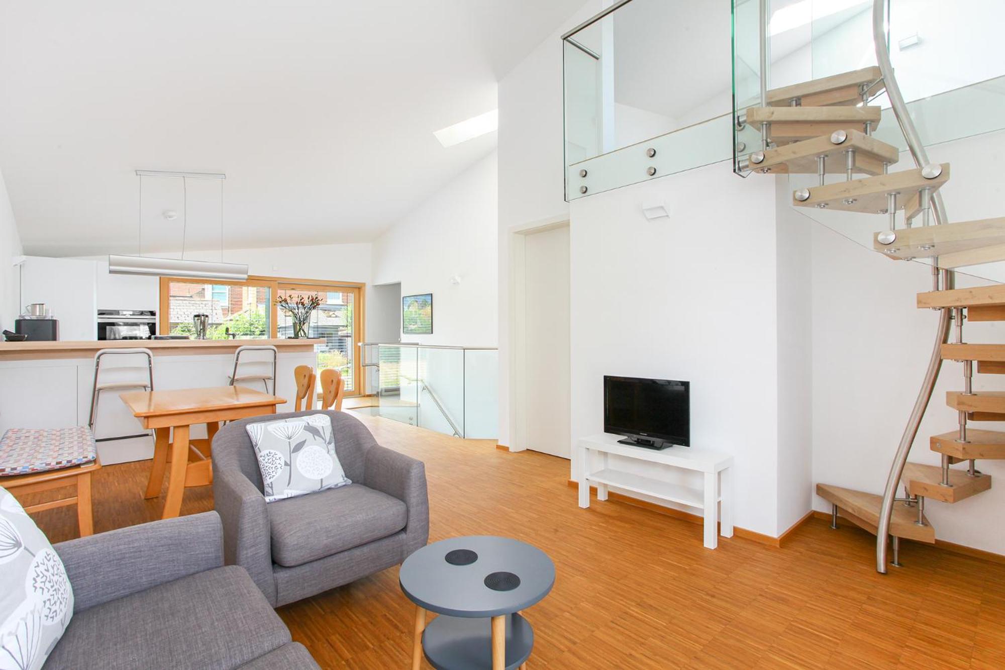 Contemporary bolthole, short walk from City view 3