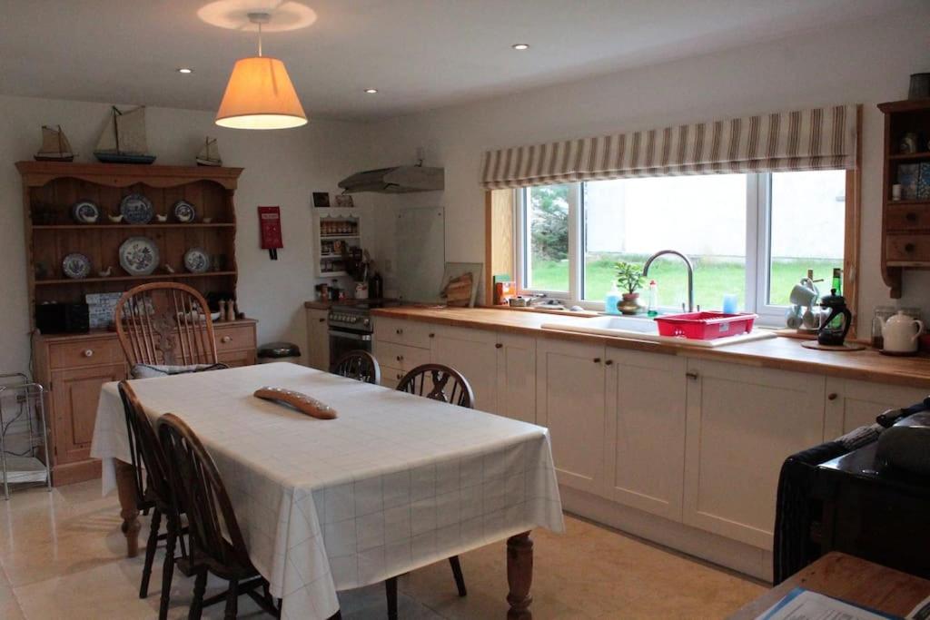 Pet Friendly 3BR Scenic Family Haven with Fibre WiFi