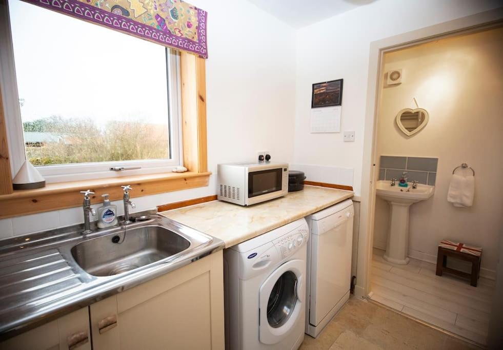Pet Friendly 3BR Scenic Family Haven with Fibre WiFi