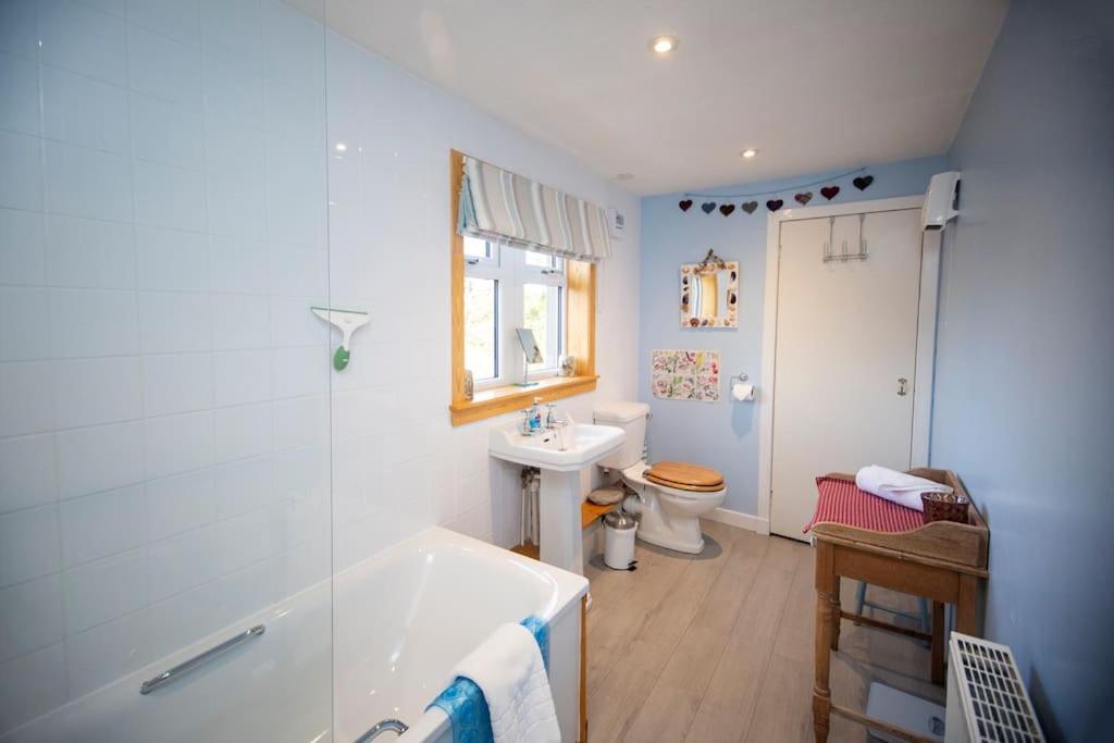 Pet Friendly 3BR Scenic Family Haven with Fibre WiFi
