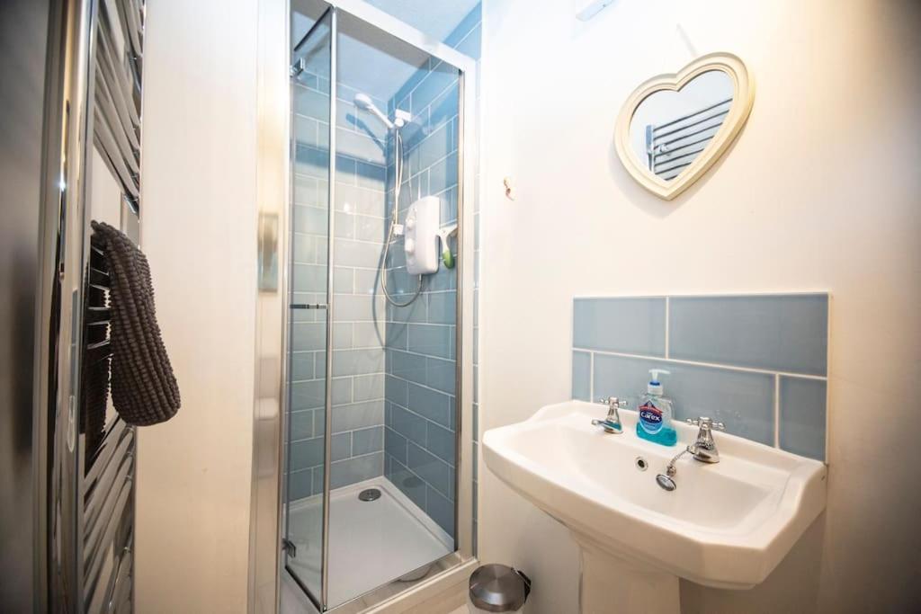 Pet Friendly 3BR Scenic Family Haven with Fibre WiFi
