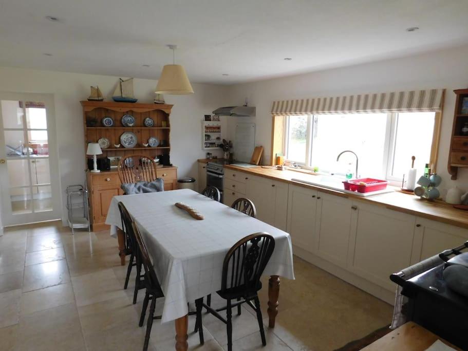 Pet Friendly 3BR Scenic Family Haven with Fibre WiFi