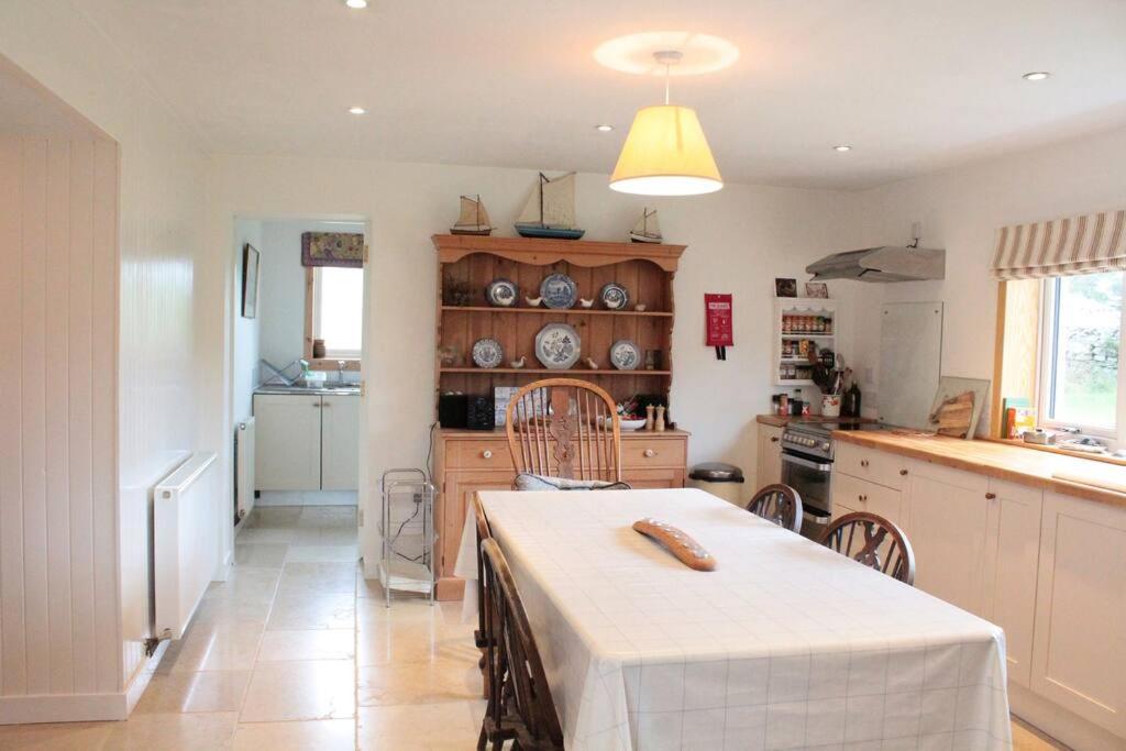 Pet Friendly 3BR Scenic Family Haven with Fibre WiFi