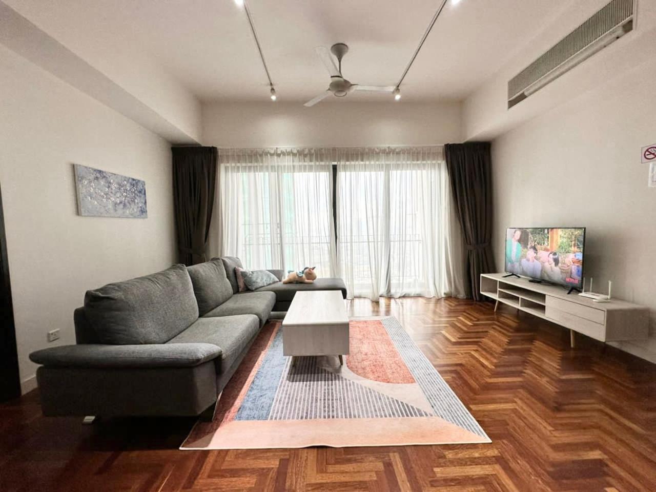 TTs HOME3 Mews 4-8Pax Pavilion KLCC Kuala Lumpur