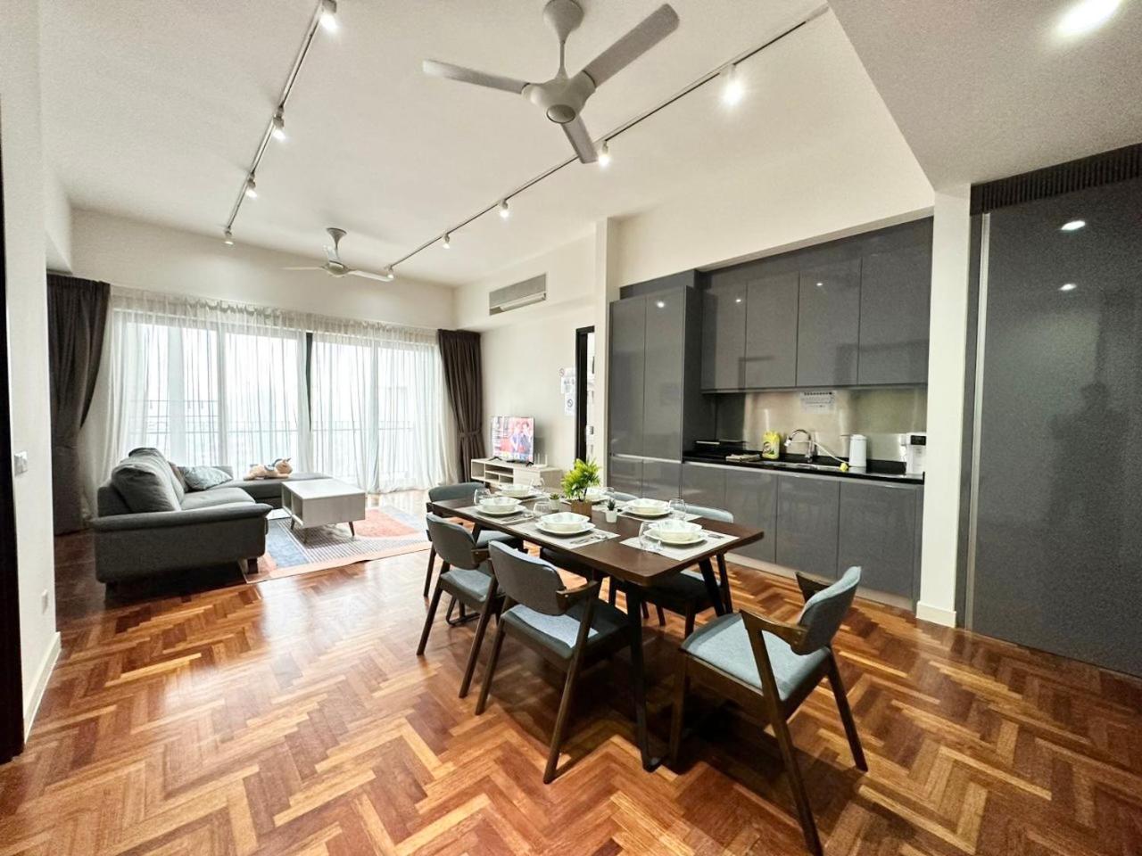 TTs HOME3 Mews 4-8Pax Pavilion KLCC Kuala Lumpur