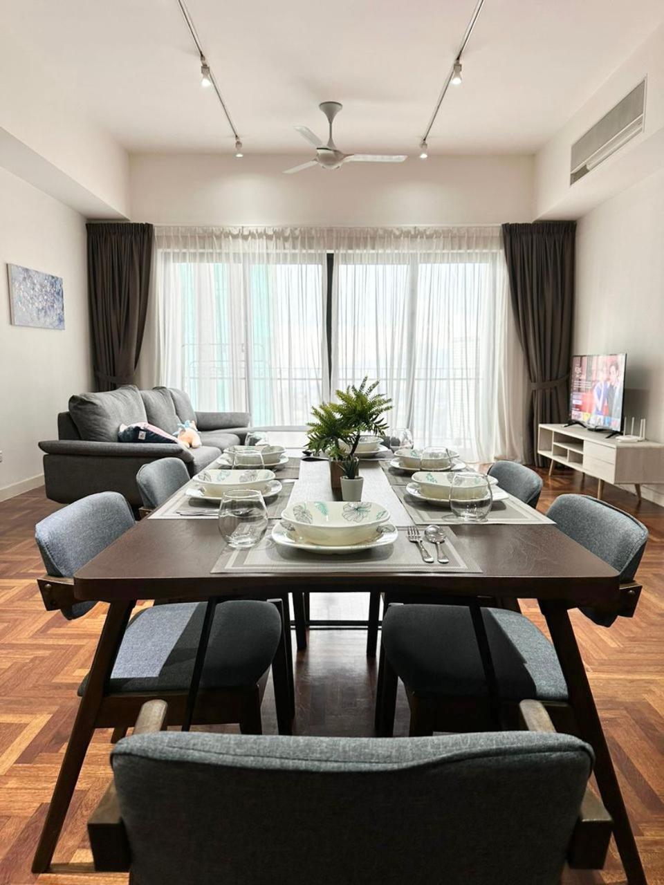TTs HOME3 Mews 4-8Pax Pavilion KLCC Kuala Lumpur