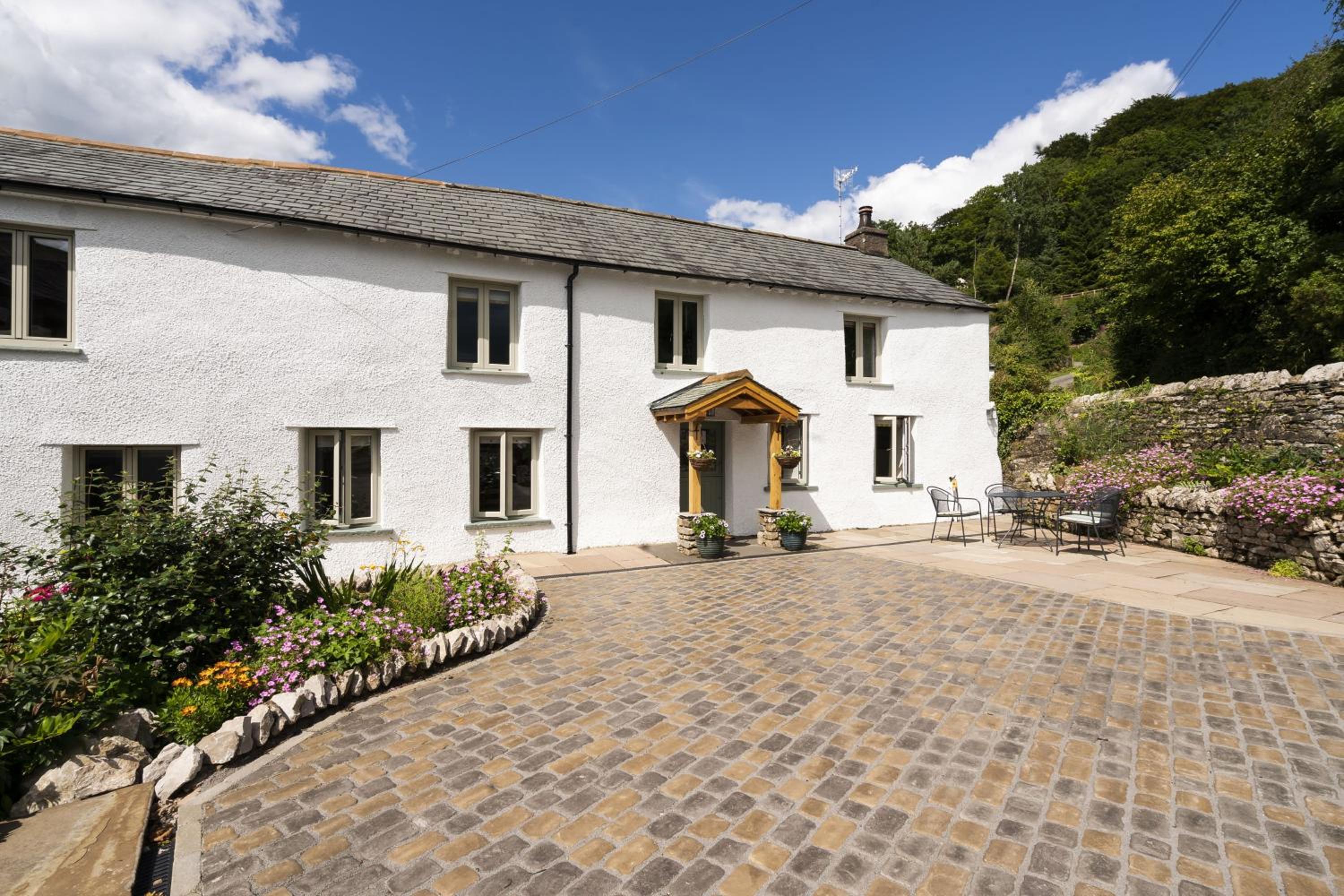 Joe's Cottage - Brigsteer view 2