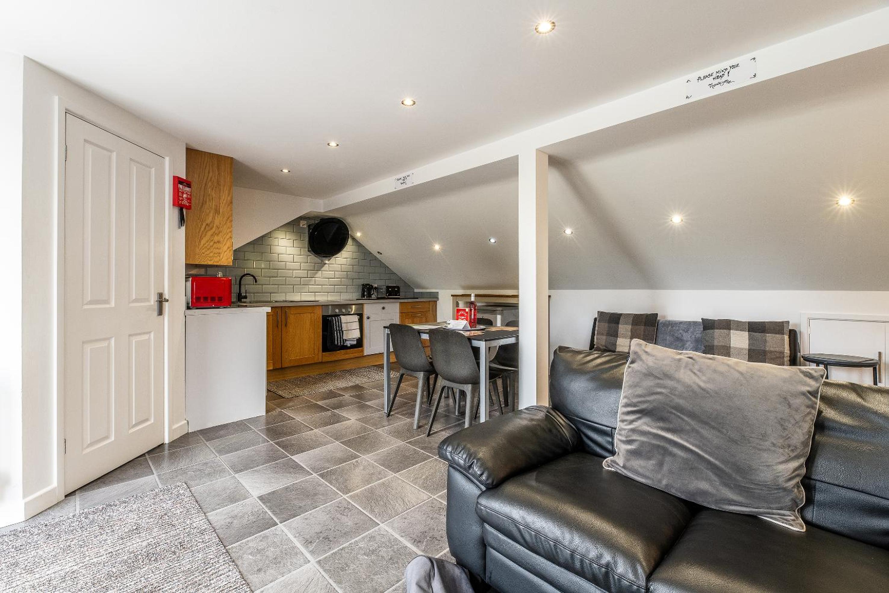 UPSIDE DOWN HOUSE - Sleeps up to 6 Guests - 2 Bathrooms,Great for Family and Friends Gatherings, Corporate events,Near Sherwood Forest at Fairview Farm in  view 4