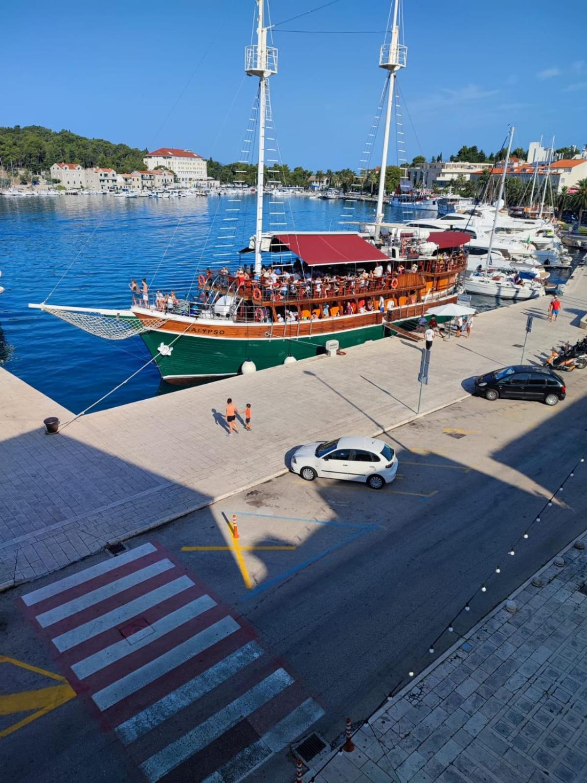 PORT on riva with parking and sea view view 2