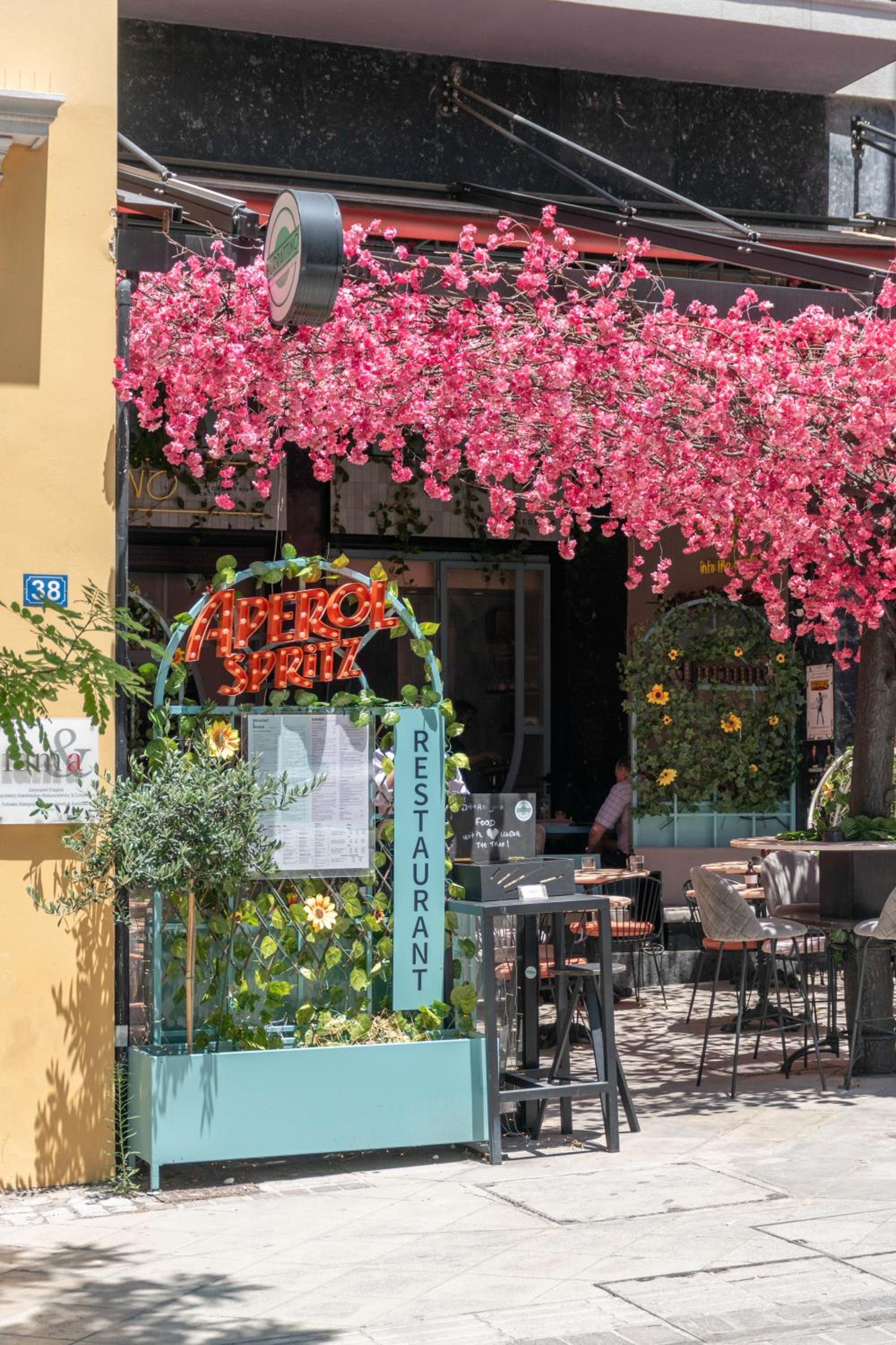Divine 2BR Apartment in the Heart of Athens