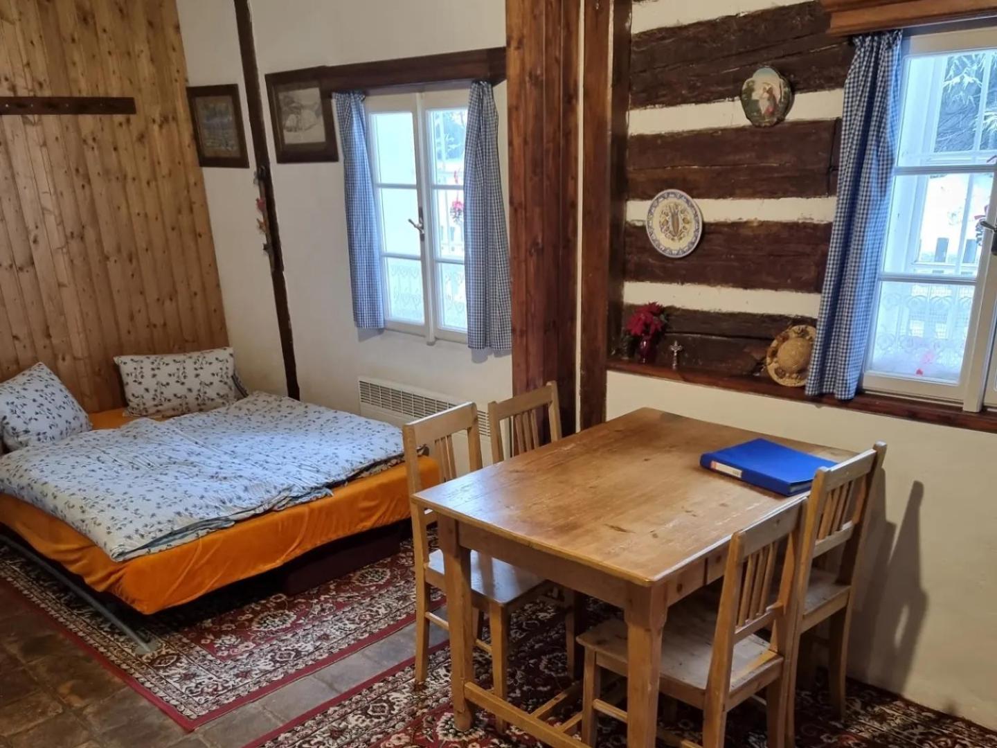Roubenka Mlýn u skály Deštné v Orlických horách volné termíny 5 bytů