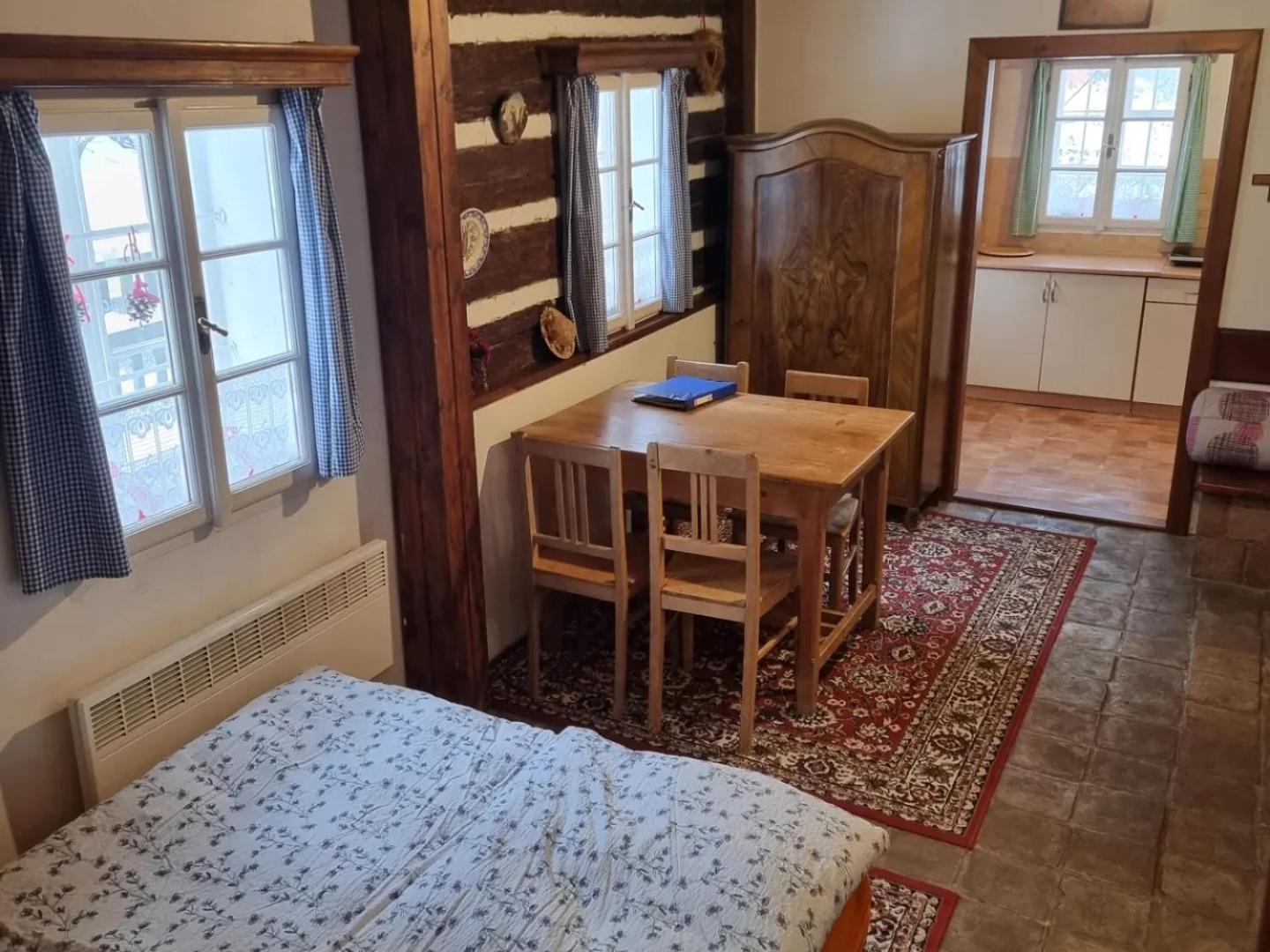 Roubenka Mlýn u skály Deštné v Orlických horách volné termíny 5 bytů