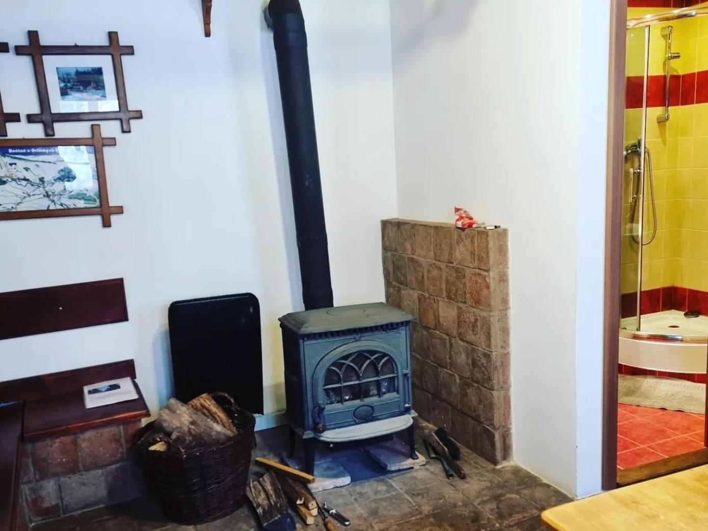 Roubenka Mlýn u skály Deštné v Orlických horách volné termíny 5 bytů