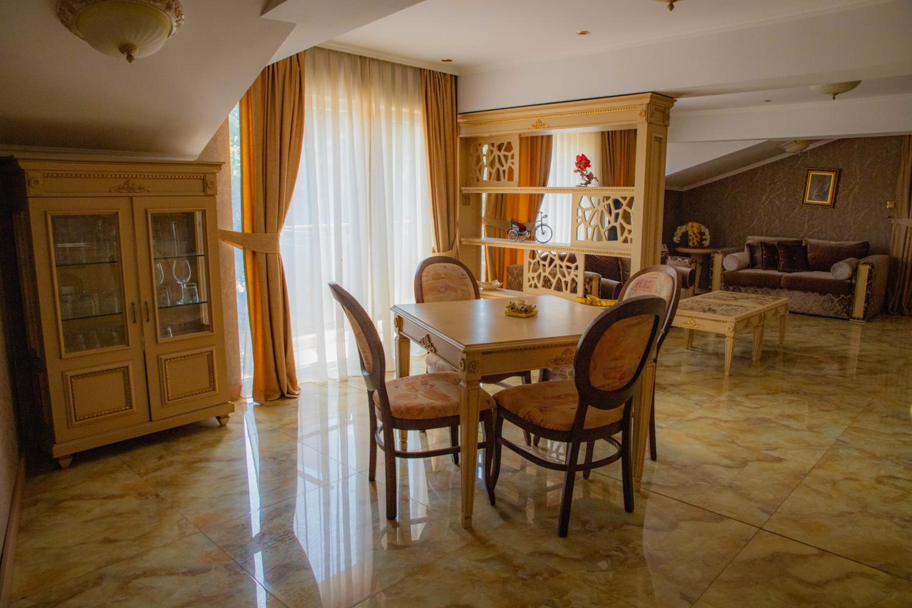 Luxury Apartment Rich 2