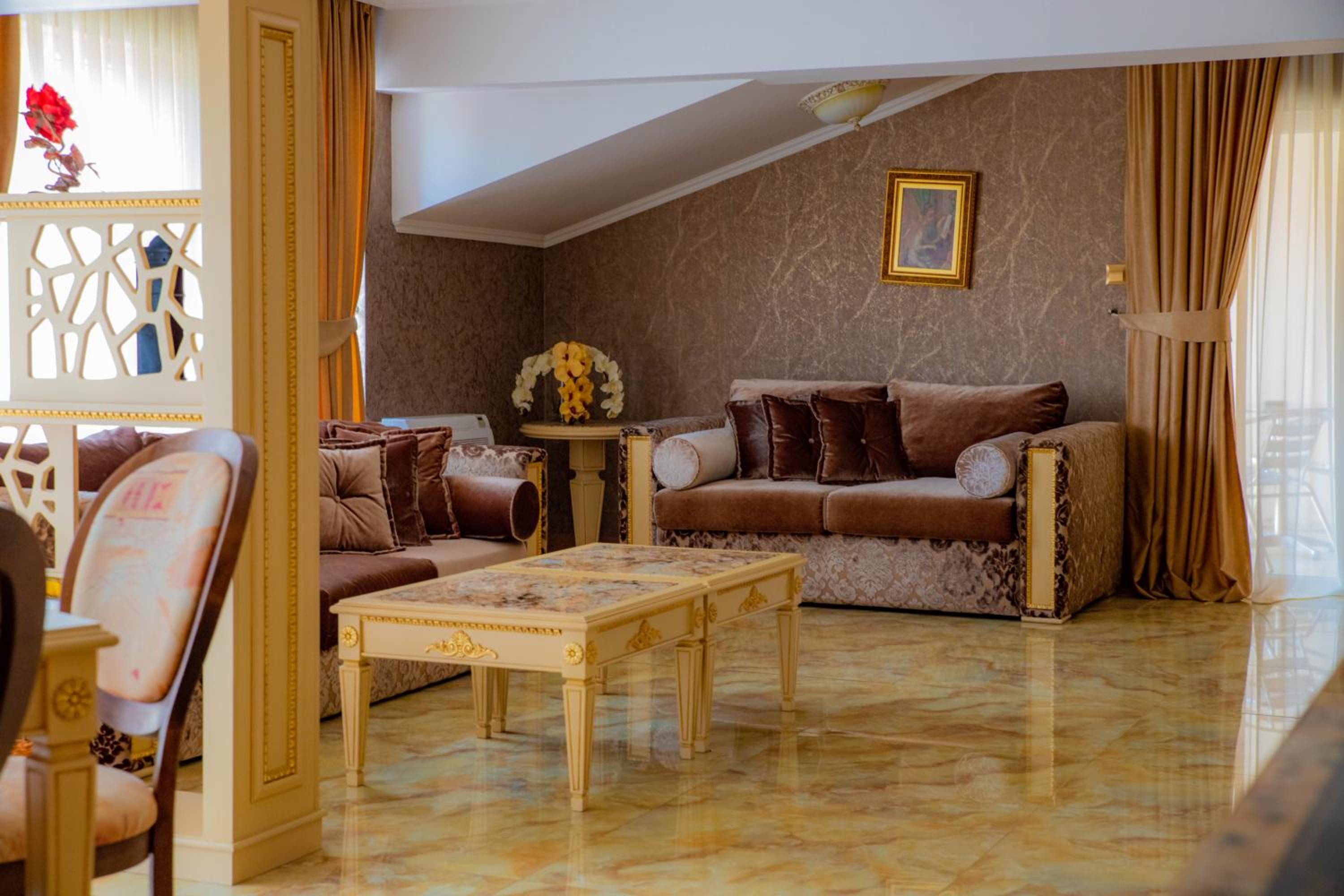 Luxury Apartment Rich 2