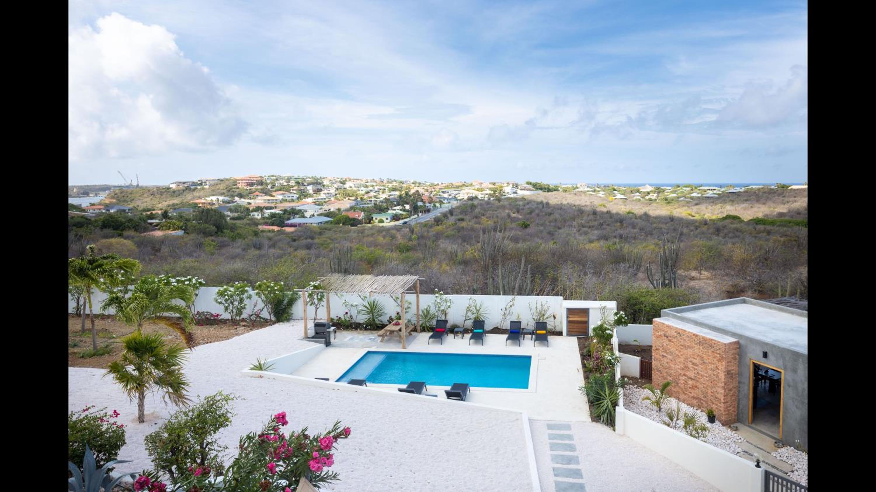 Sasha Apartment - panoramic view with pool