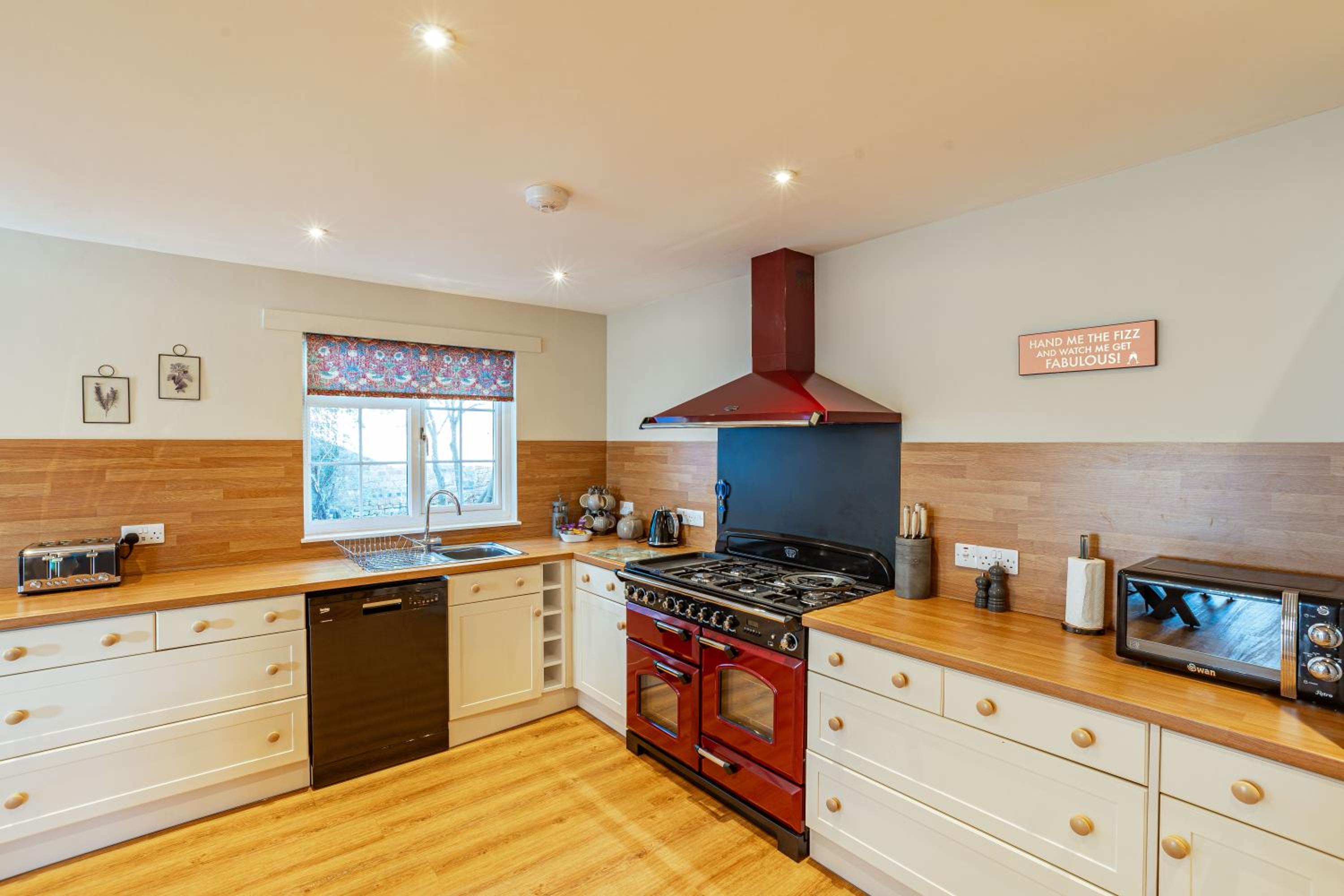 Sparrowhawk Cottage with Hot Tub view 4