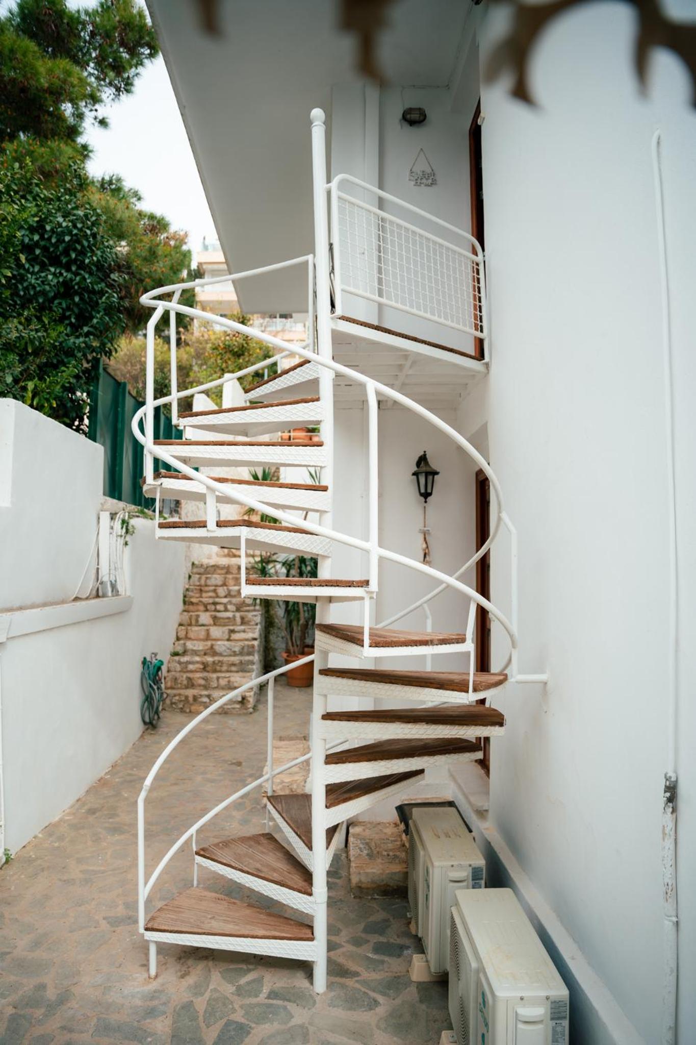 Vouliagmeni Stylish Homes by BluPine