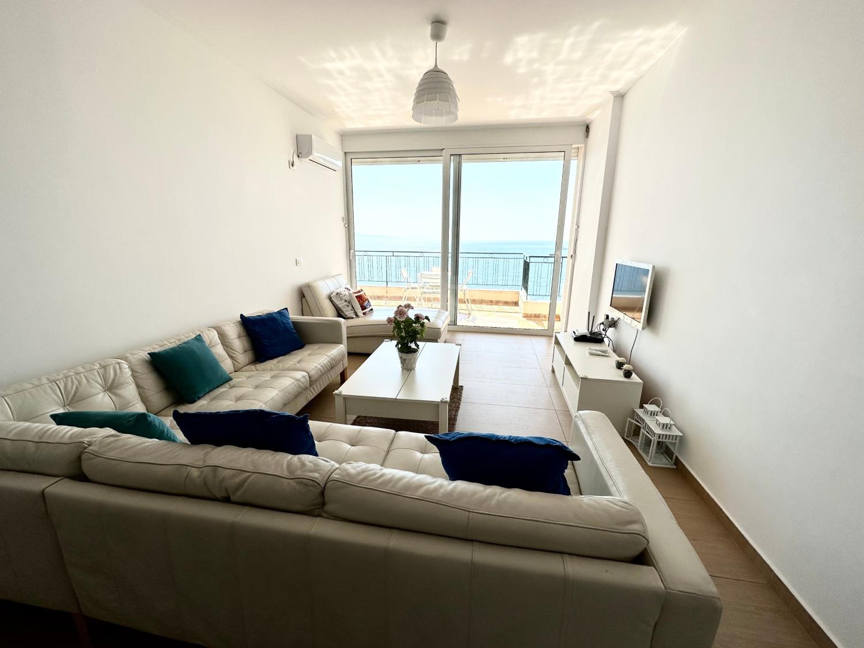 K&T Seaside Deluxe TwoBedroom Apartment