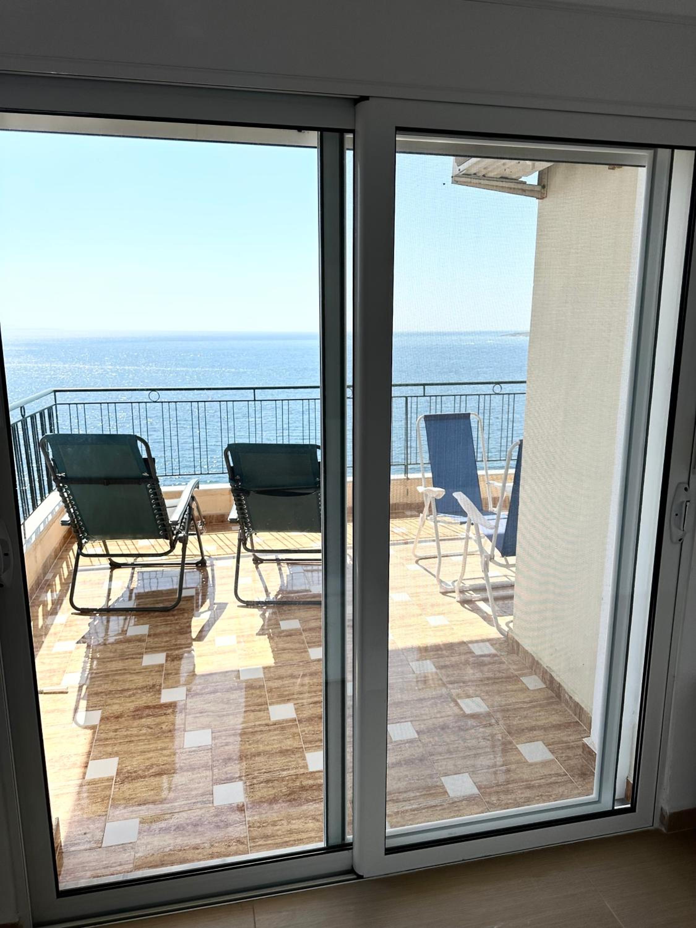 K&T Seaside Deluxe TwoBedroom Apartment