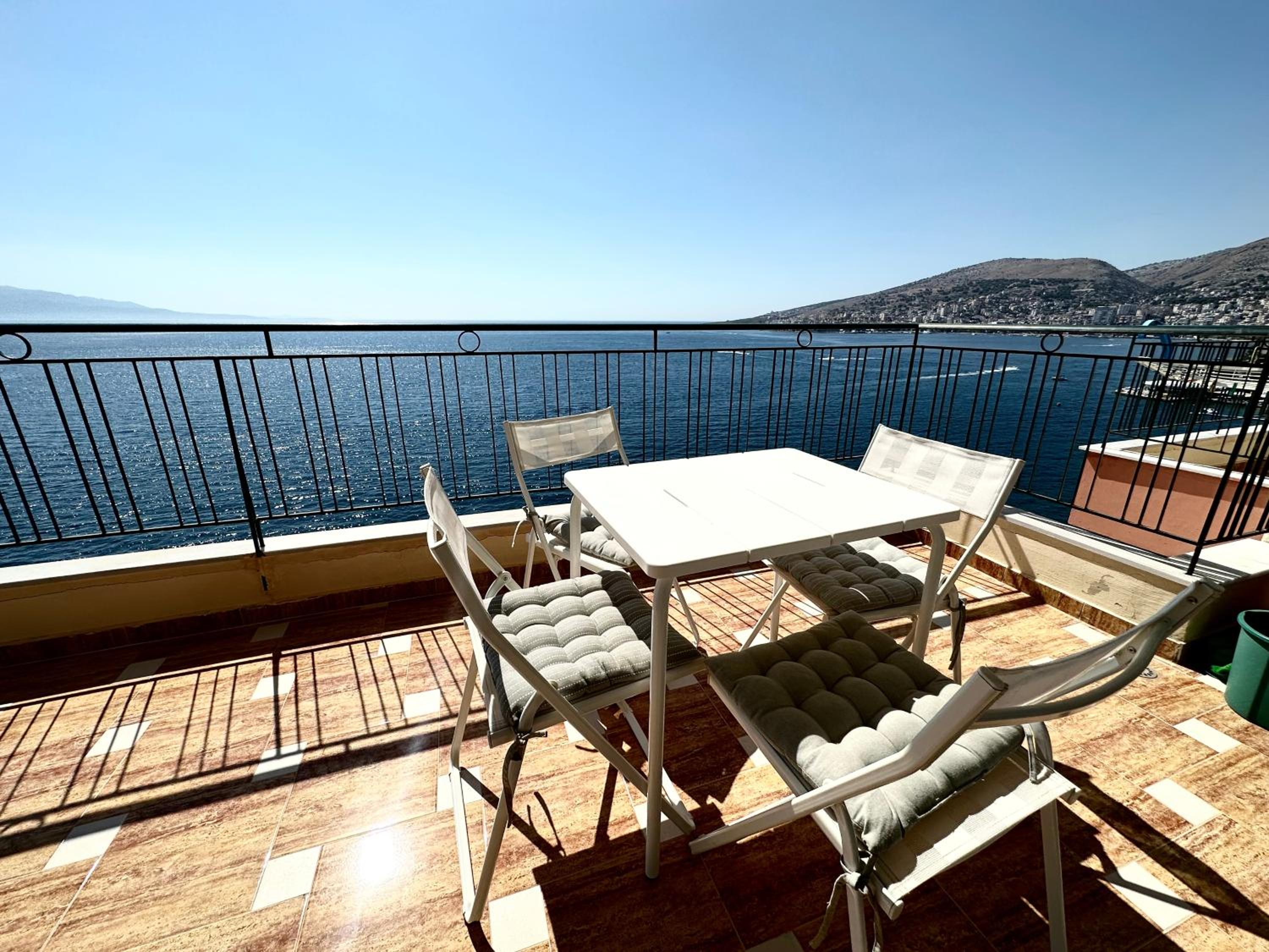 K&T Seaside Deluxe TwoBedroom Apartment